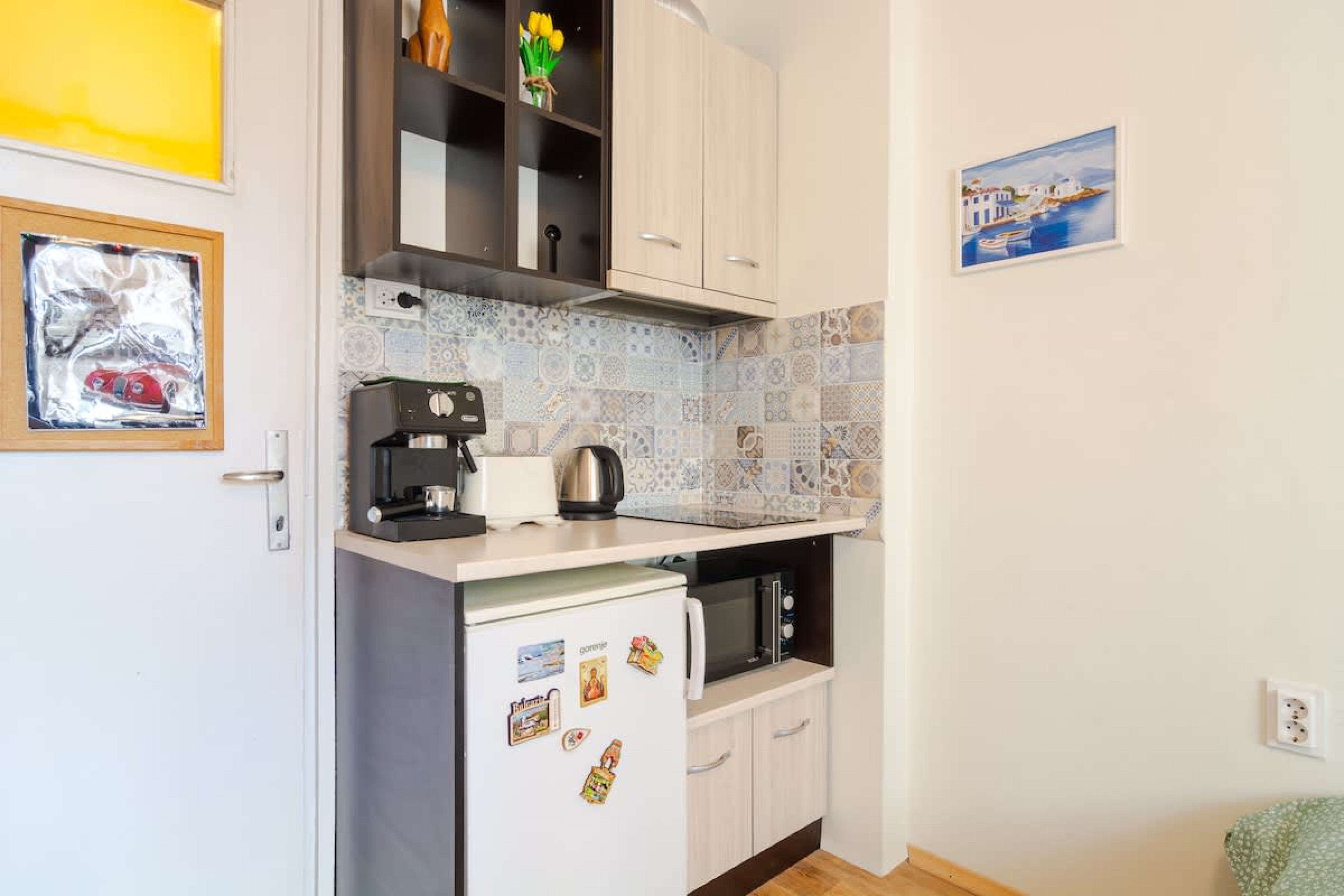 The Top Spot - Cute Little Studio in the Center - Photo 9