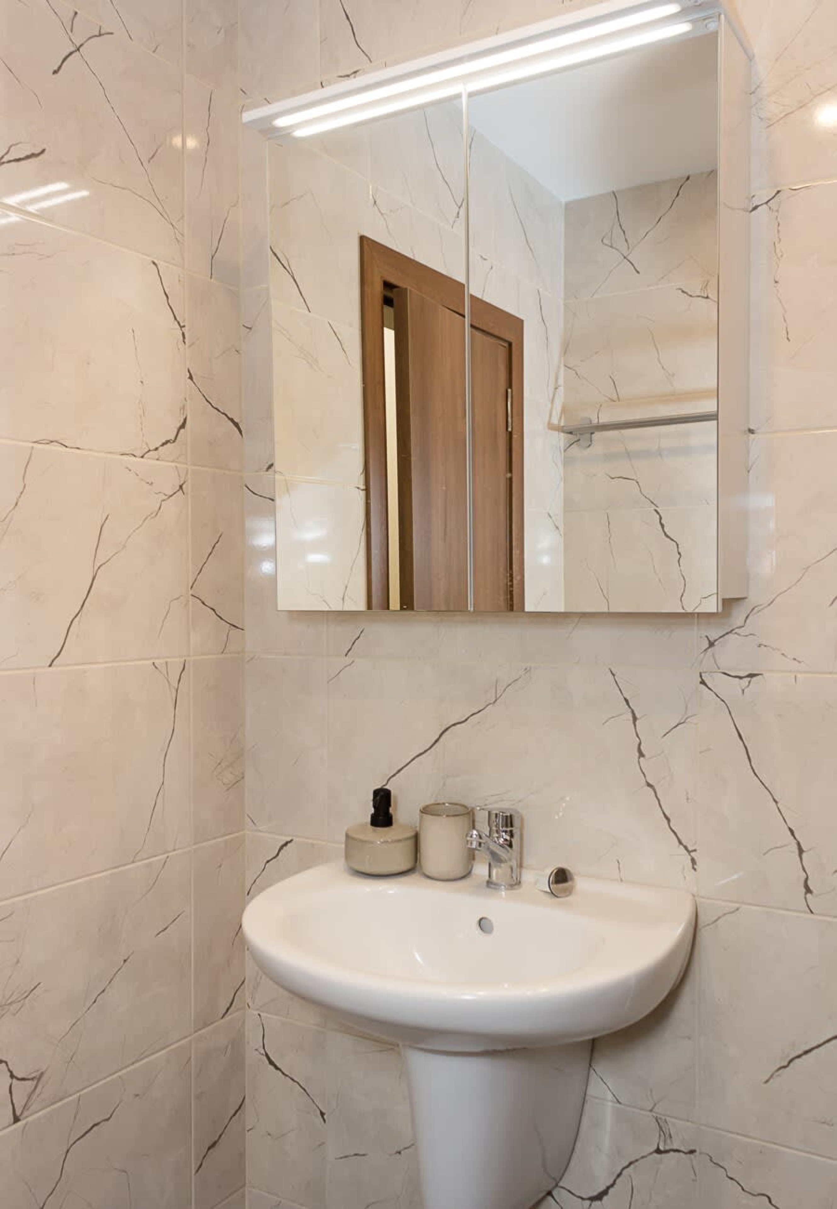 Scoutaround White Logo