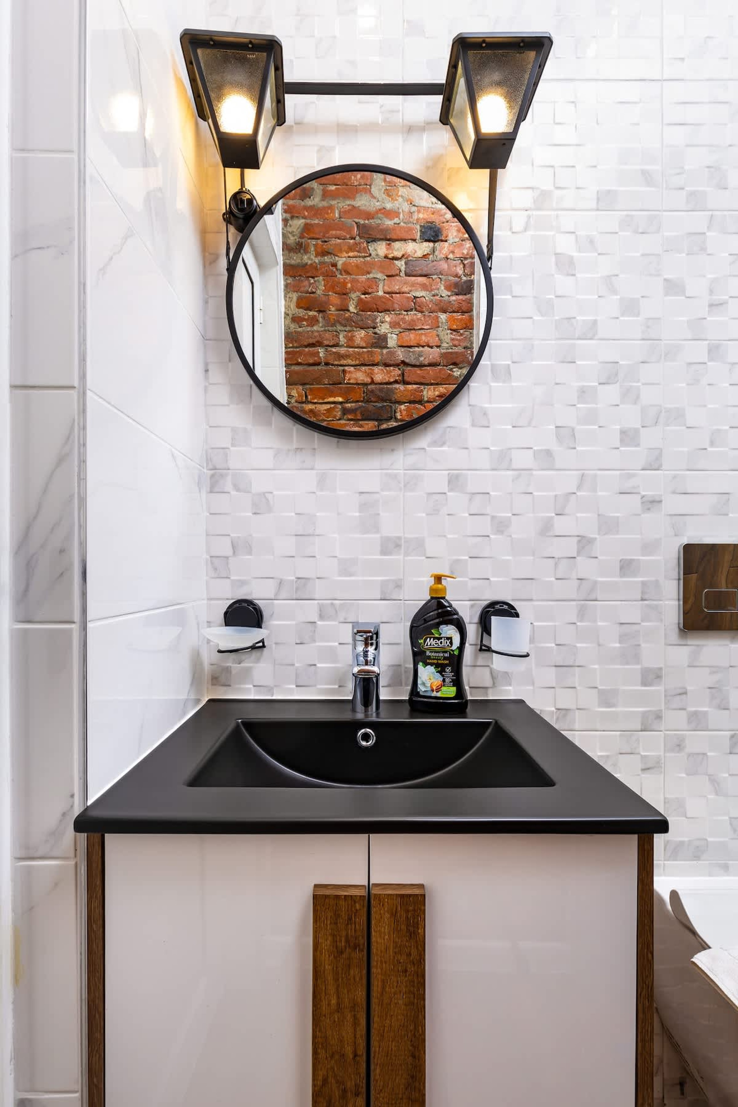 Scoutaround White Logo