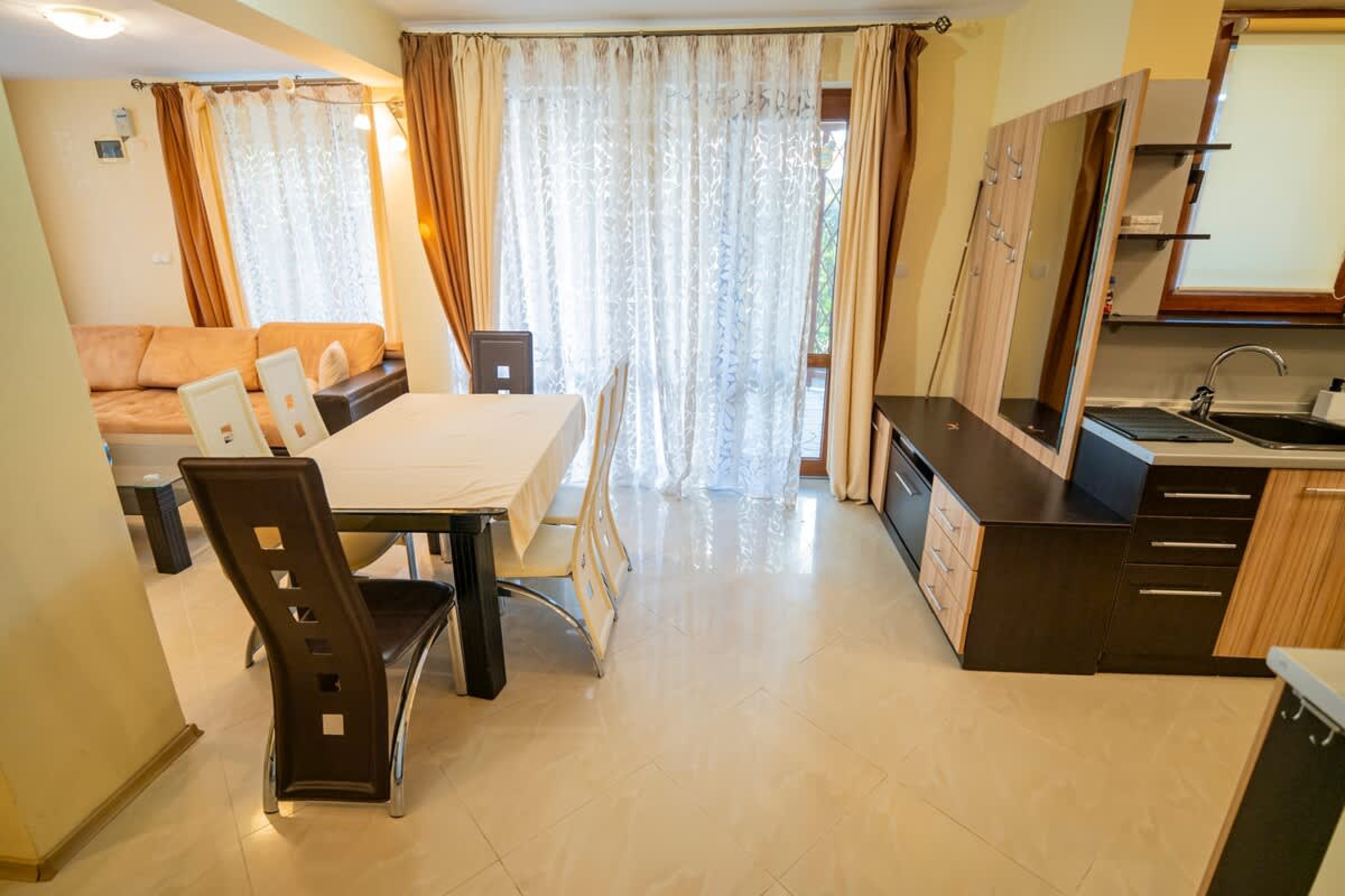 The Family Courtyard - Very LARGE 2BD Apartment - Photo 27