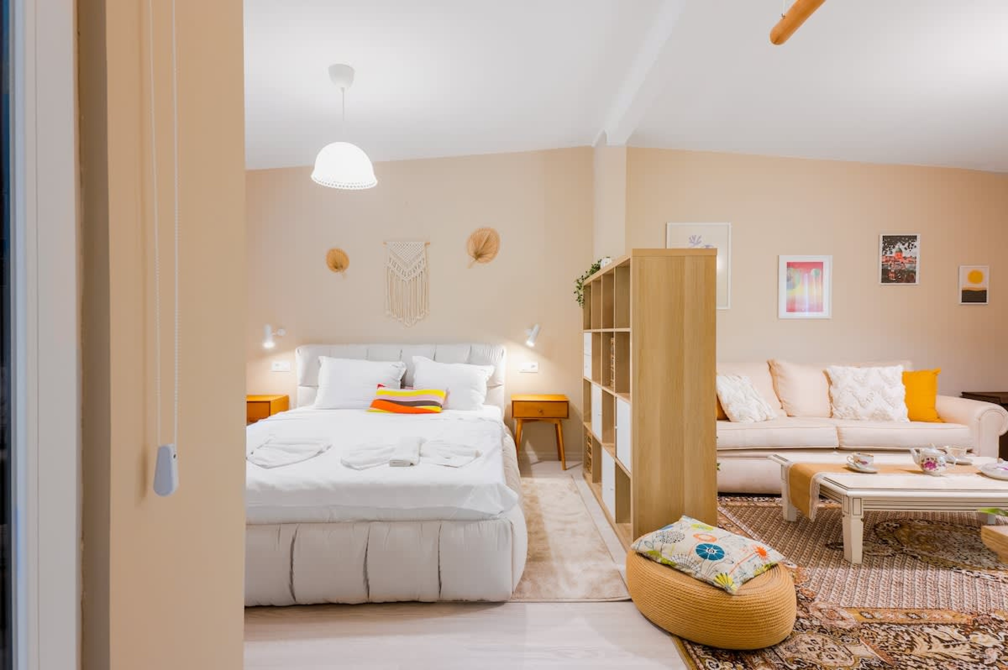 Scoutaround White Logo