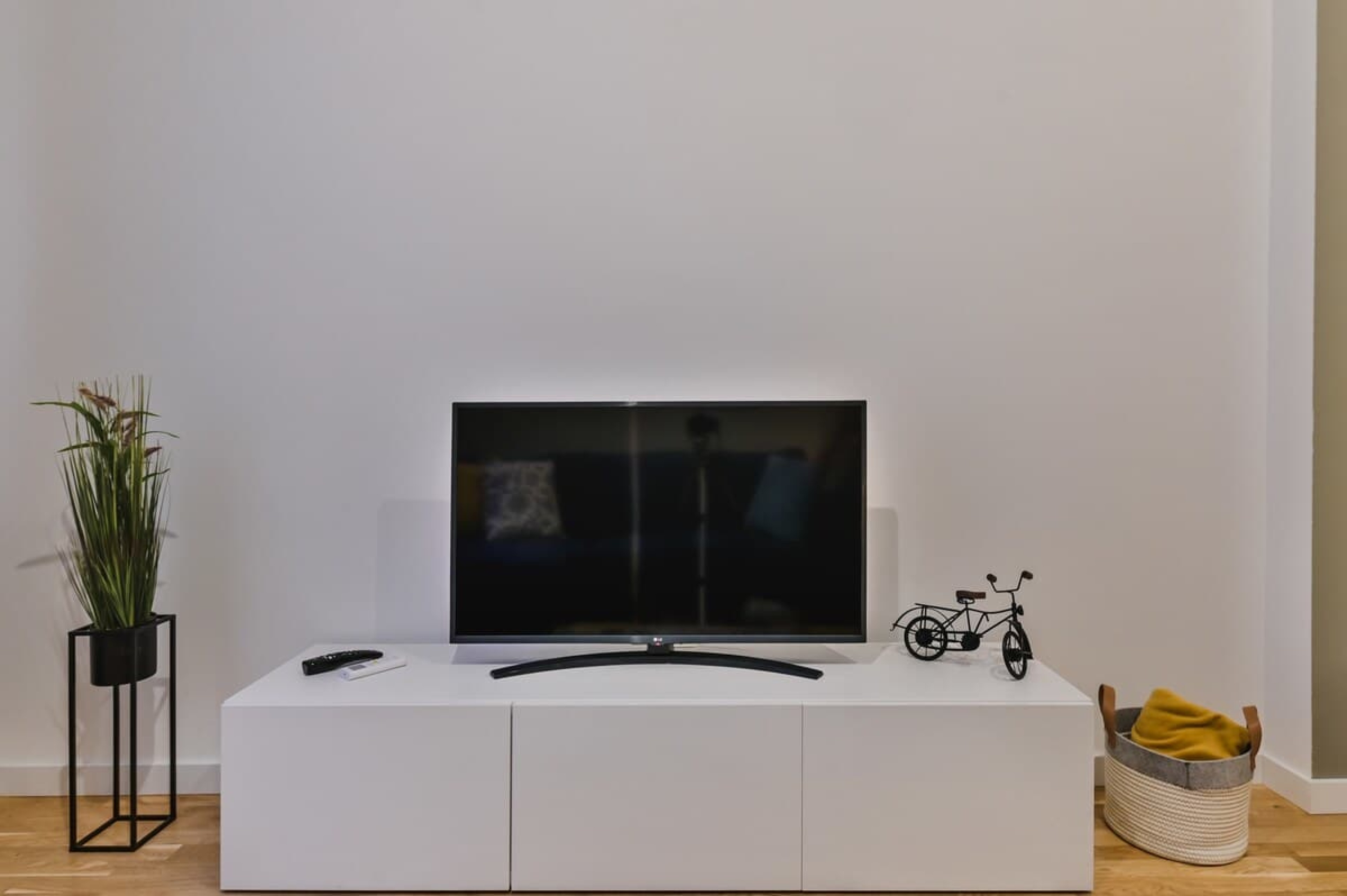 Scoutaround White Logo