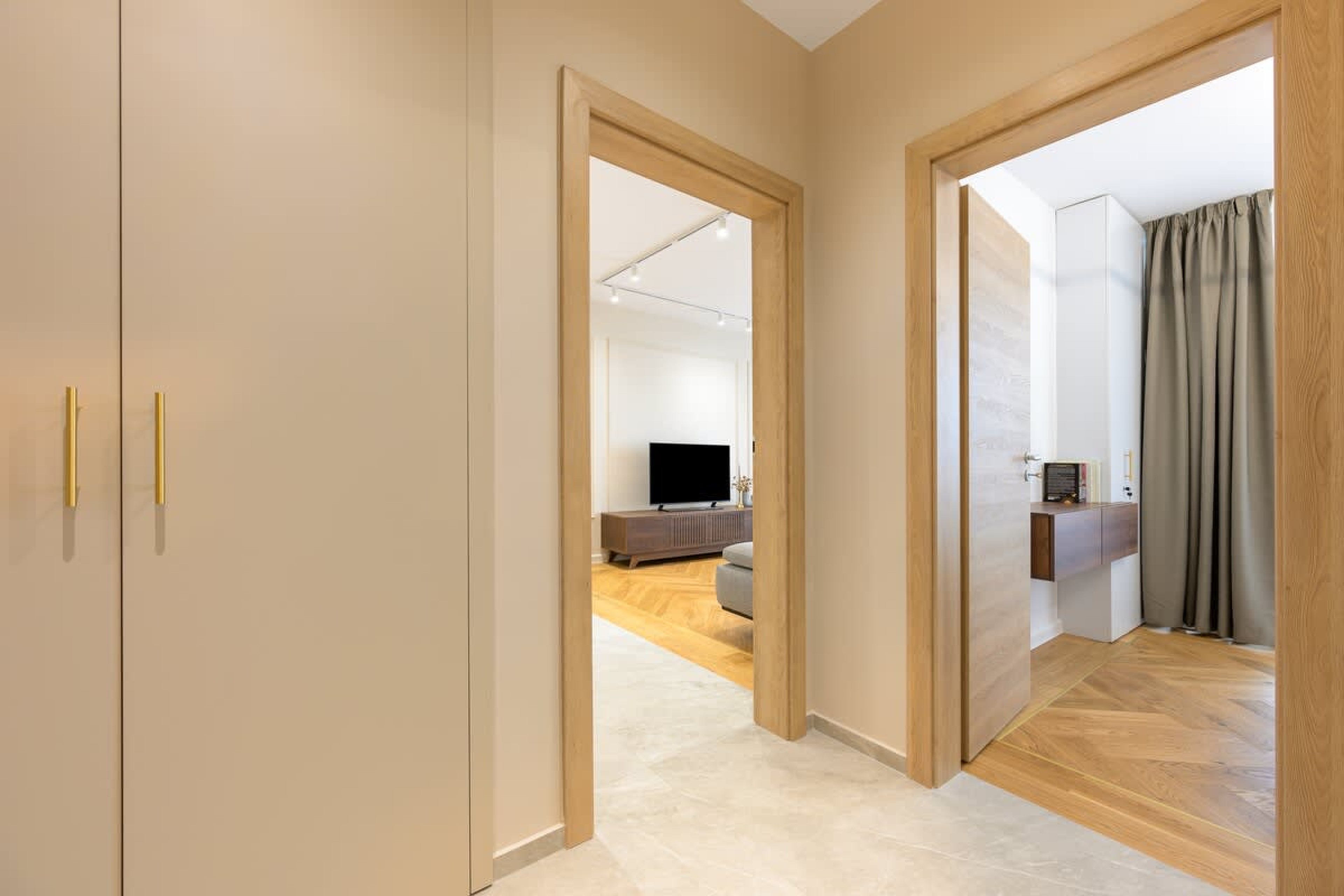 Scoutaround White Logo