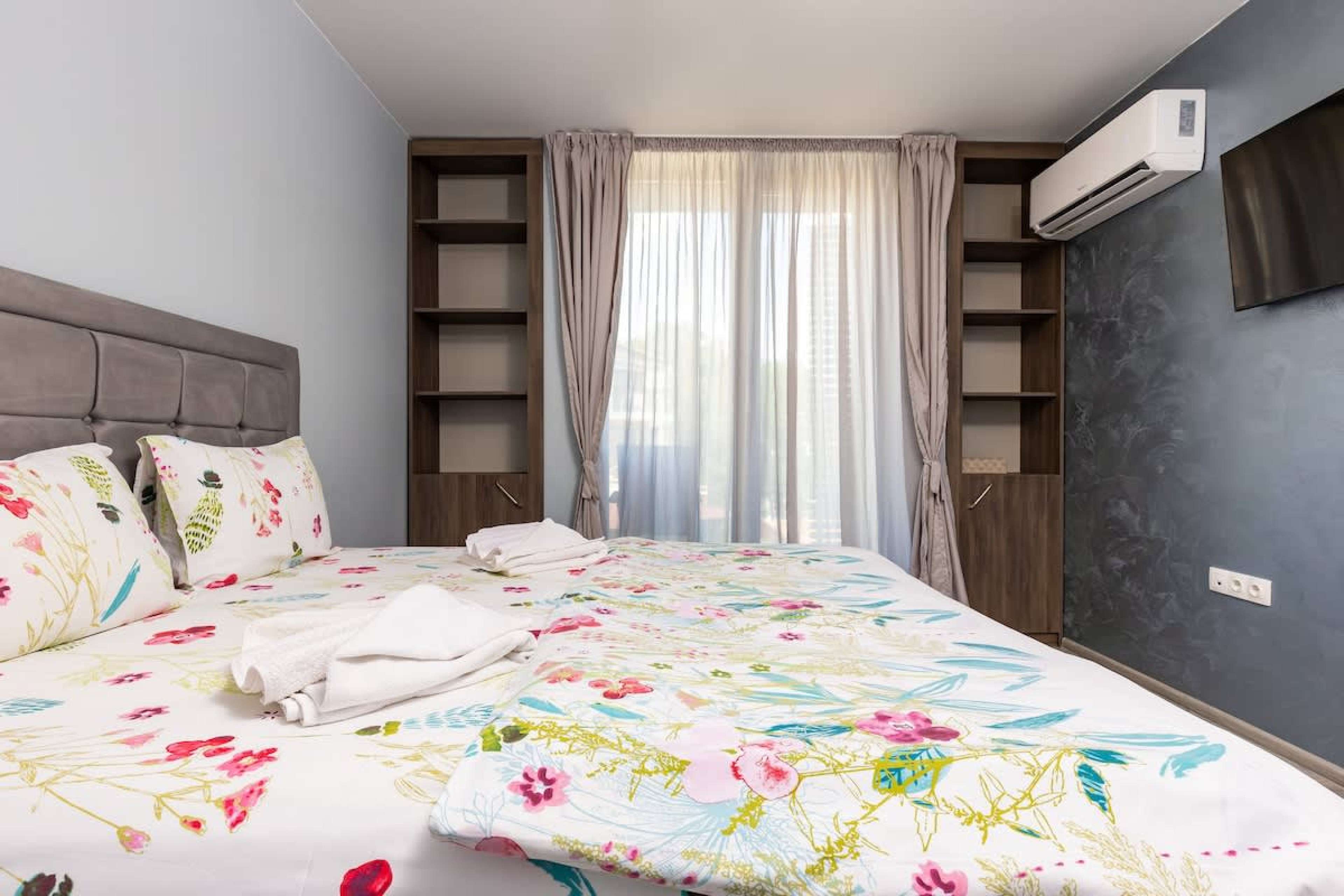 Scoutaround White Logo