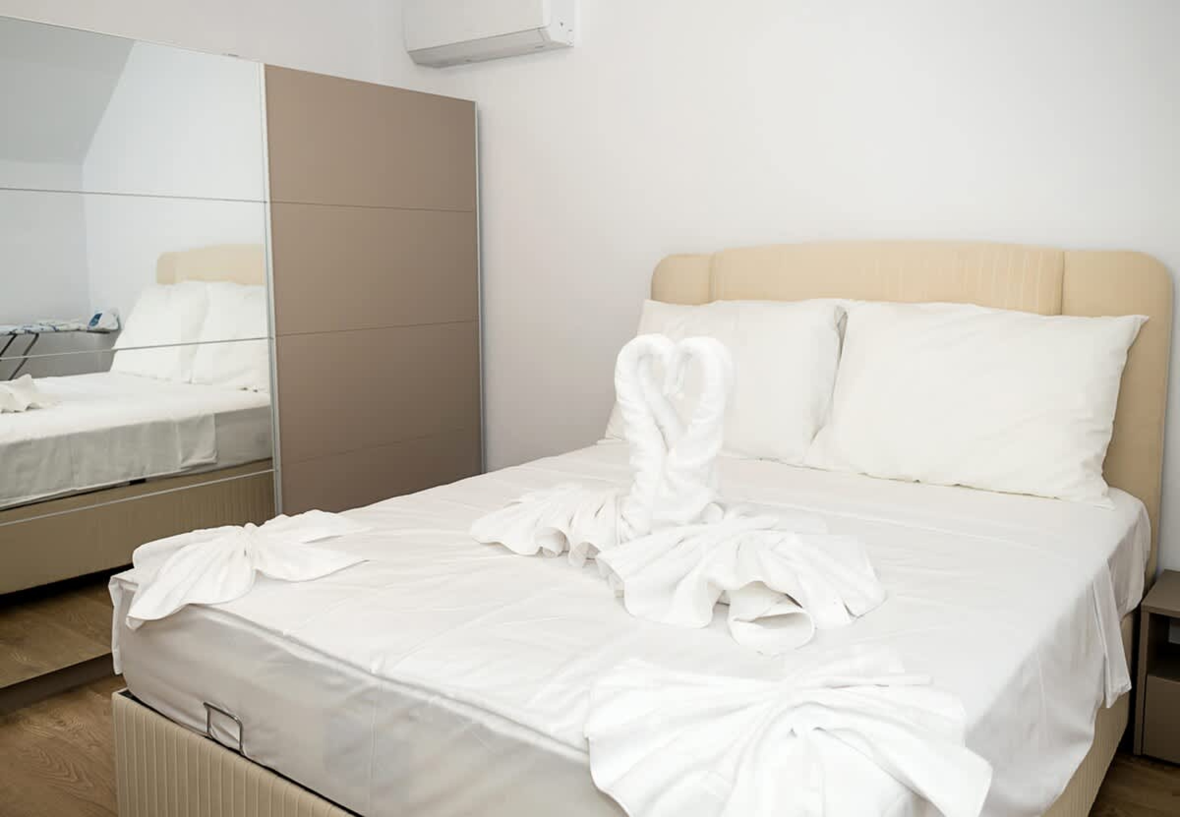 Scoutaround White Logo