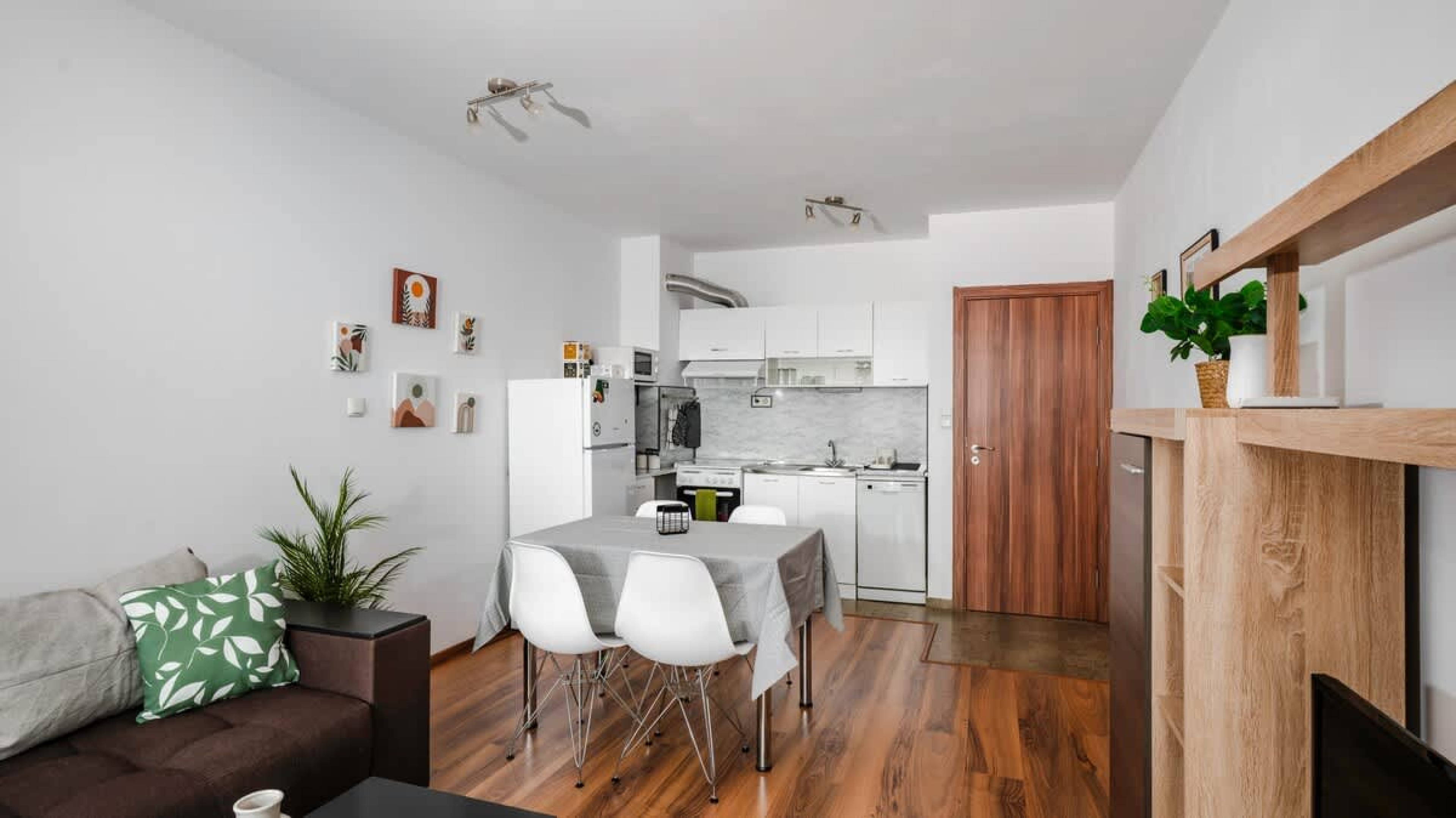 Scoutaround White Logo