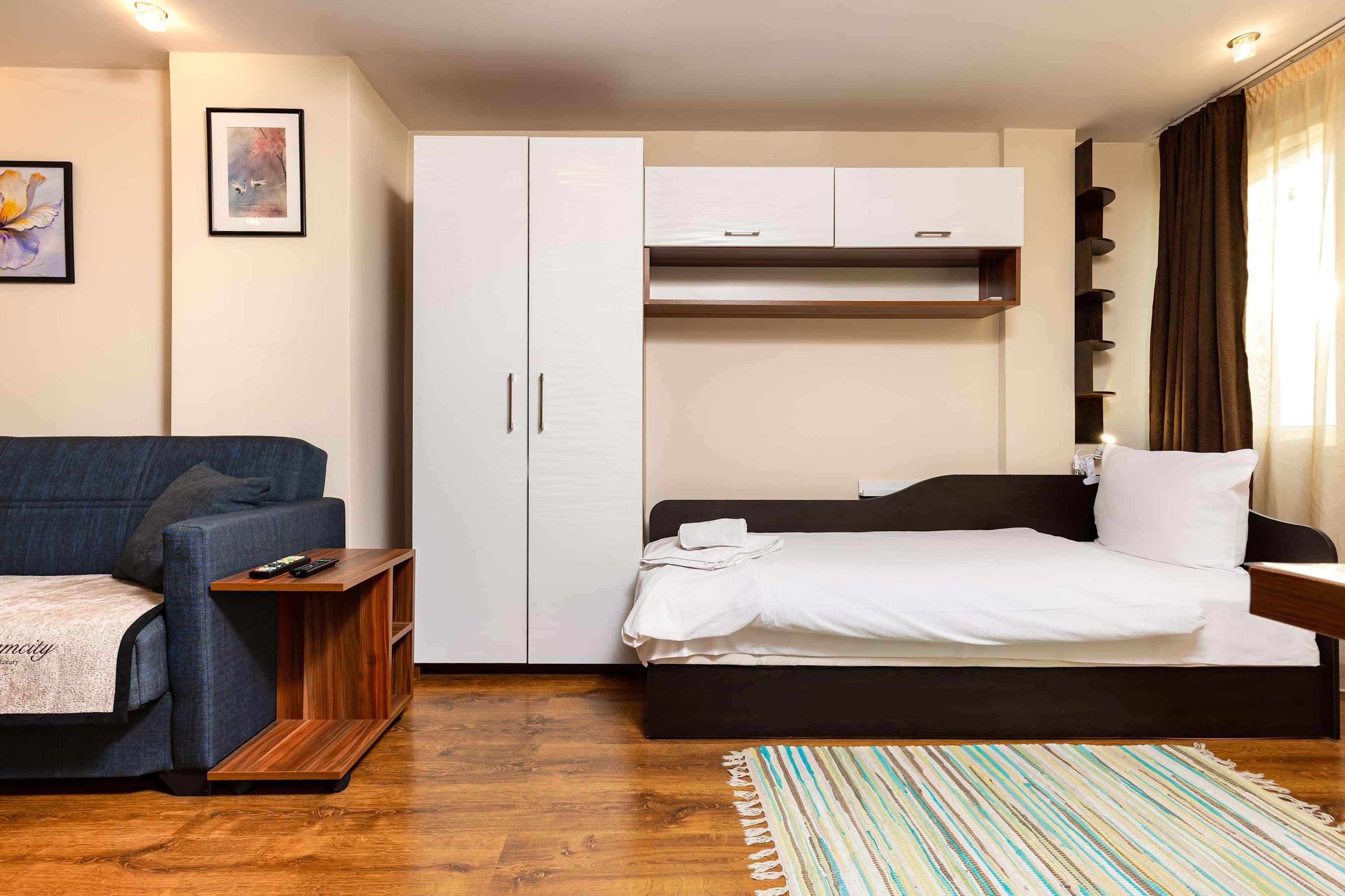 Scoutaround White Logo