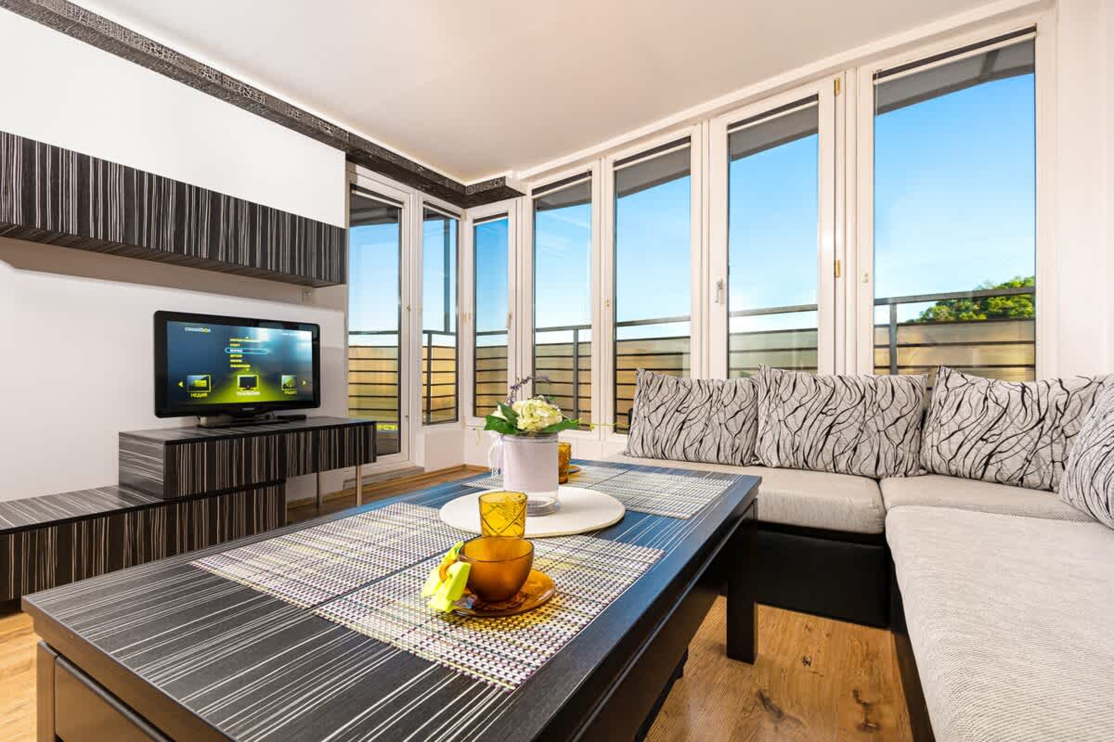 Scoutaround White Logo