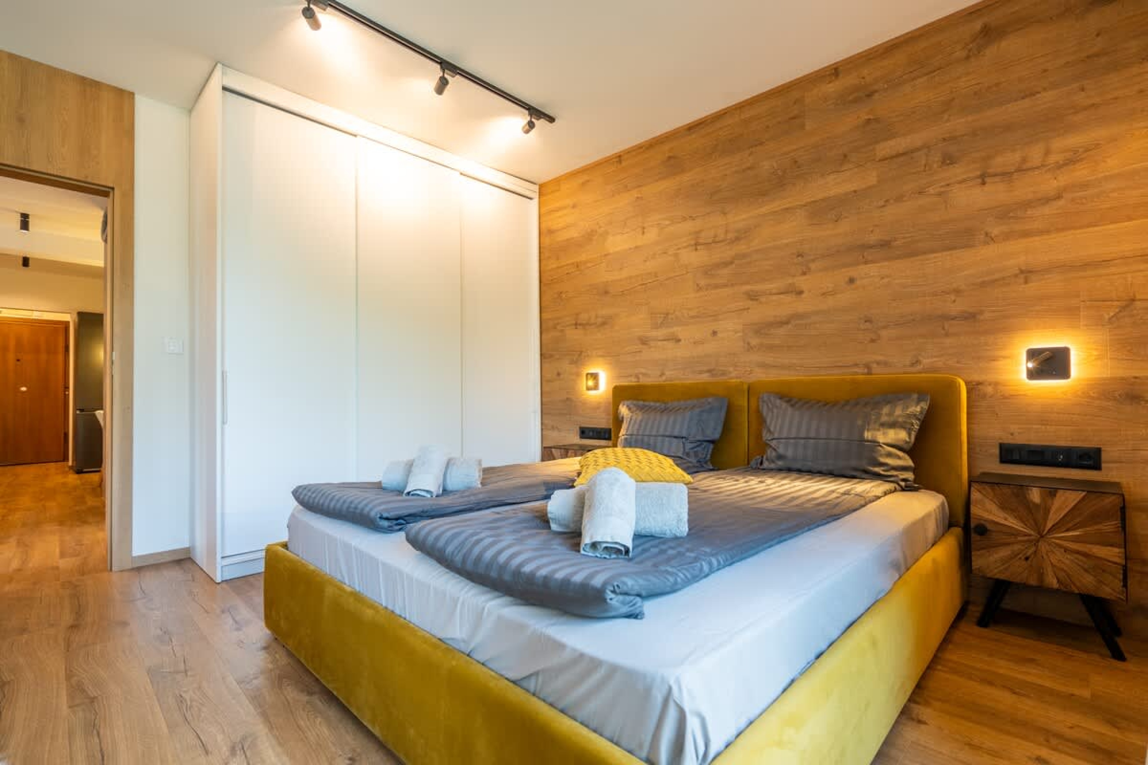 Scoutaround White Logo