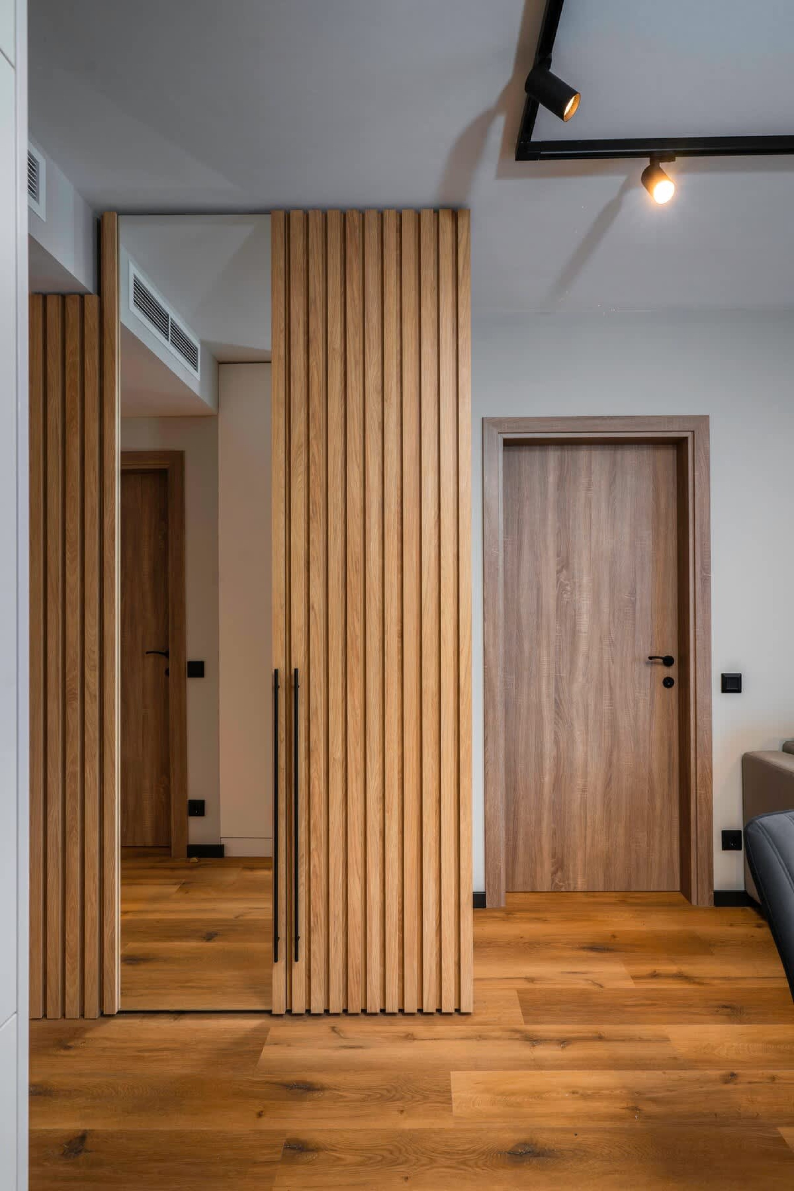 Scoutaround White Logo