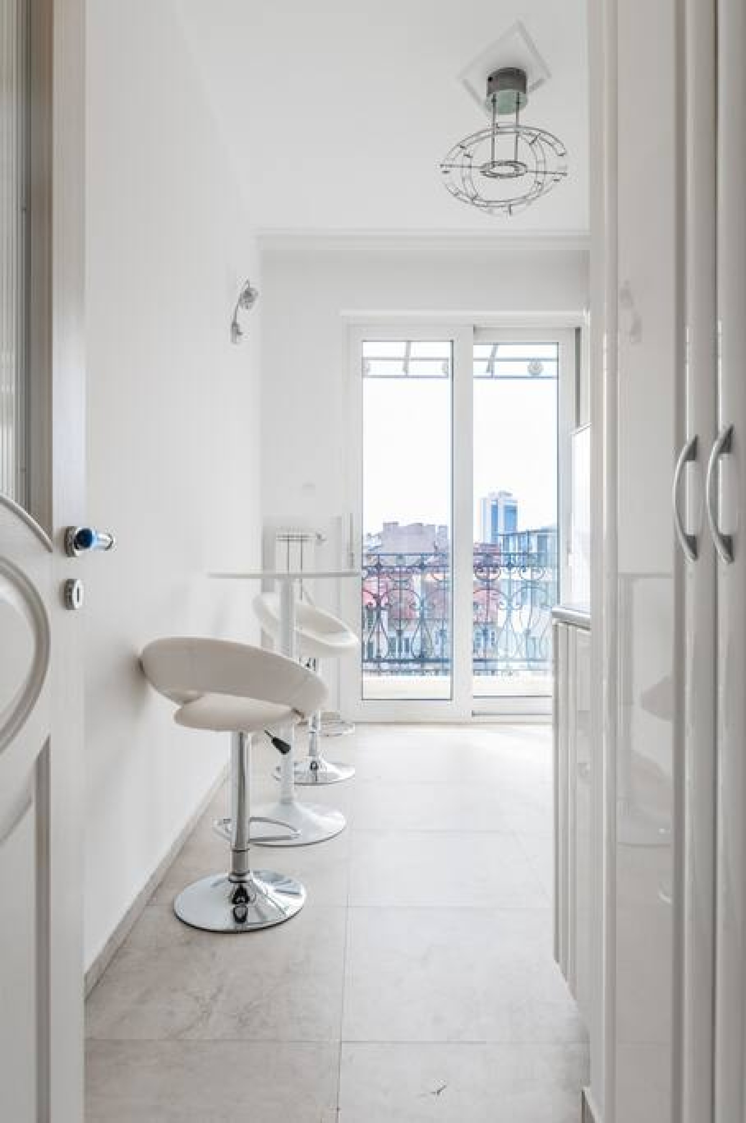 Scoutaround White Logo