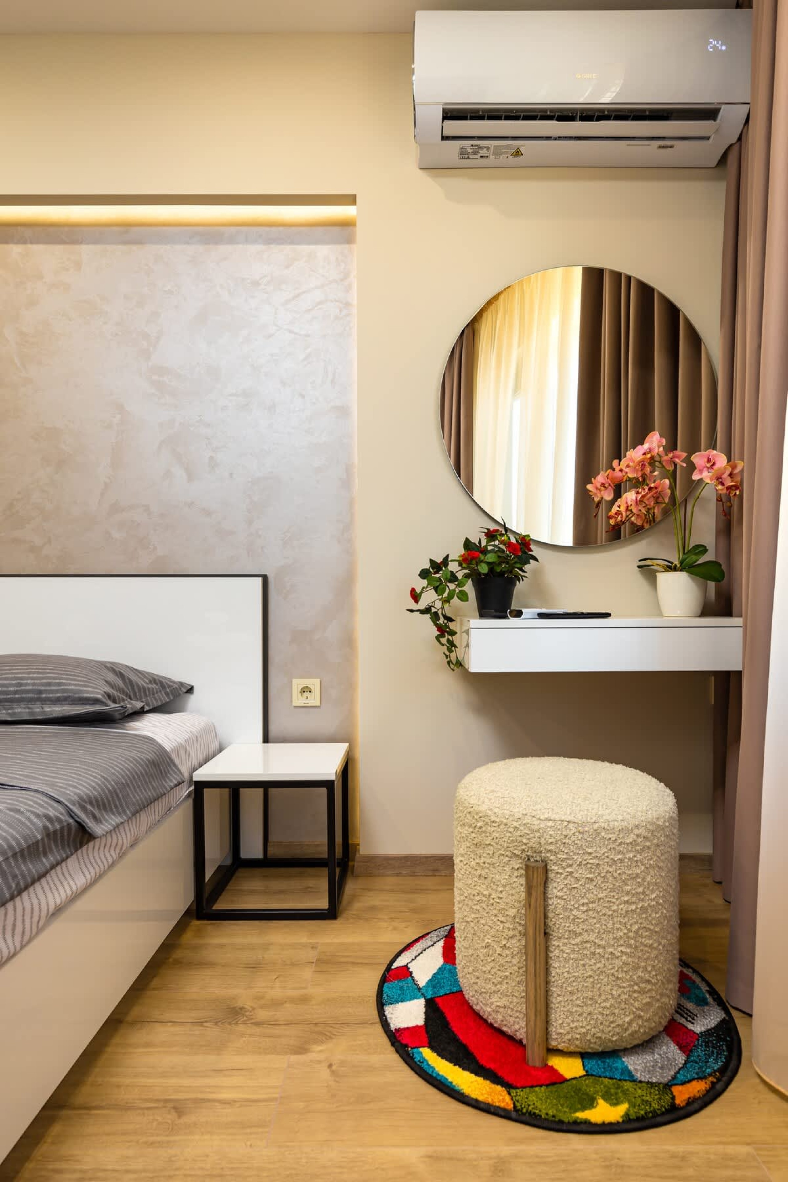 Scoutaround White Logo