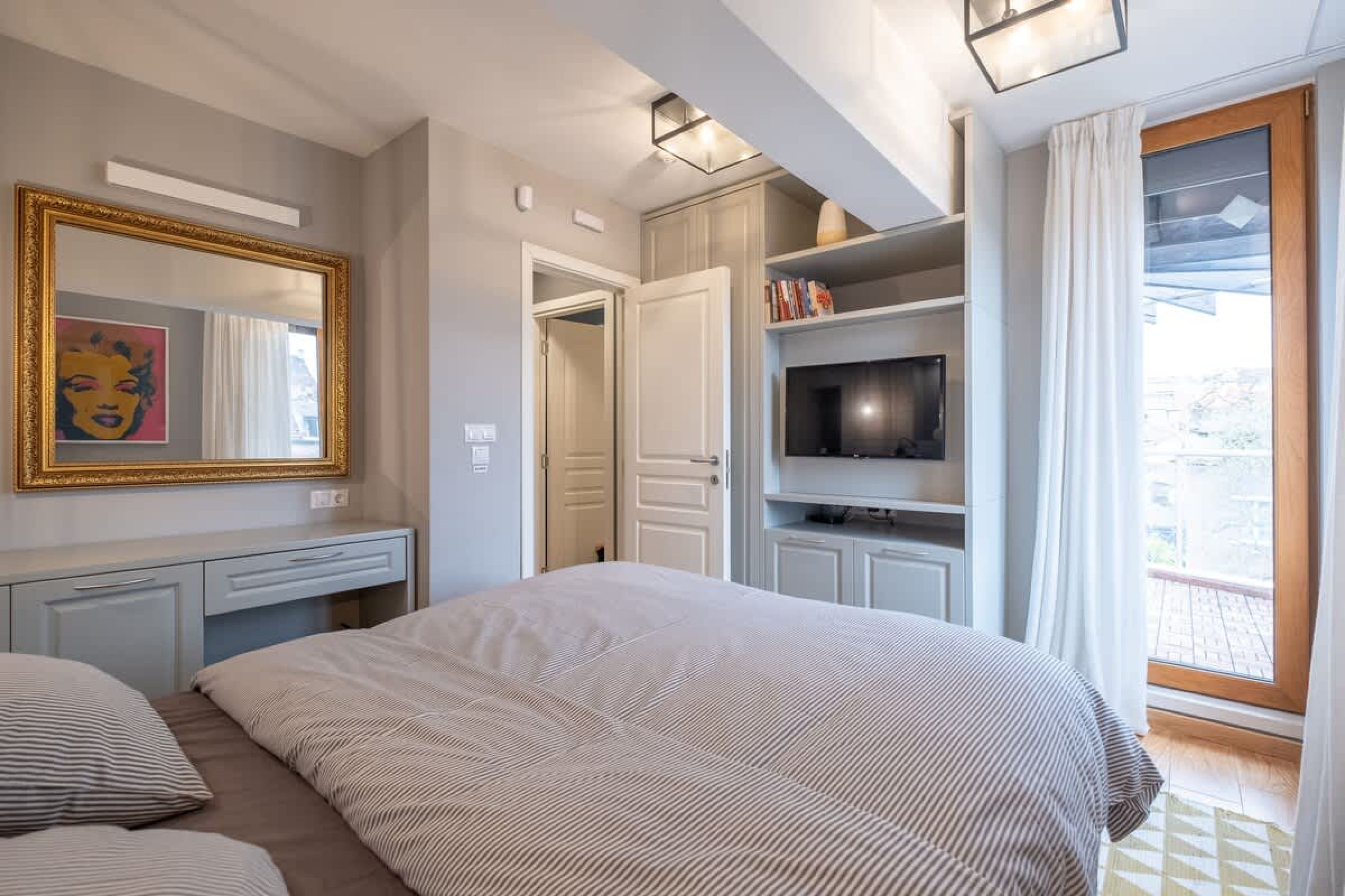 Scoutaround White Logo