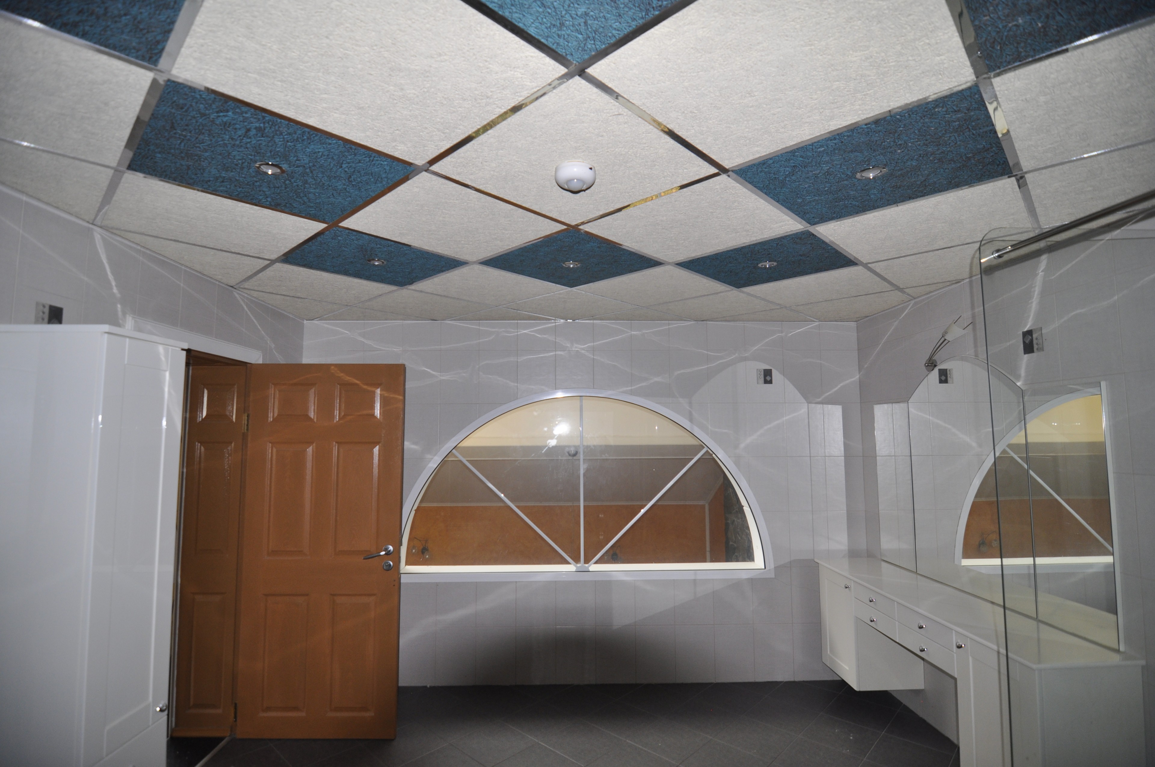 Scoutaround White Logo