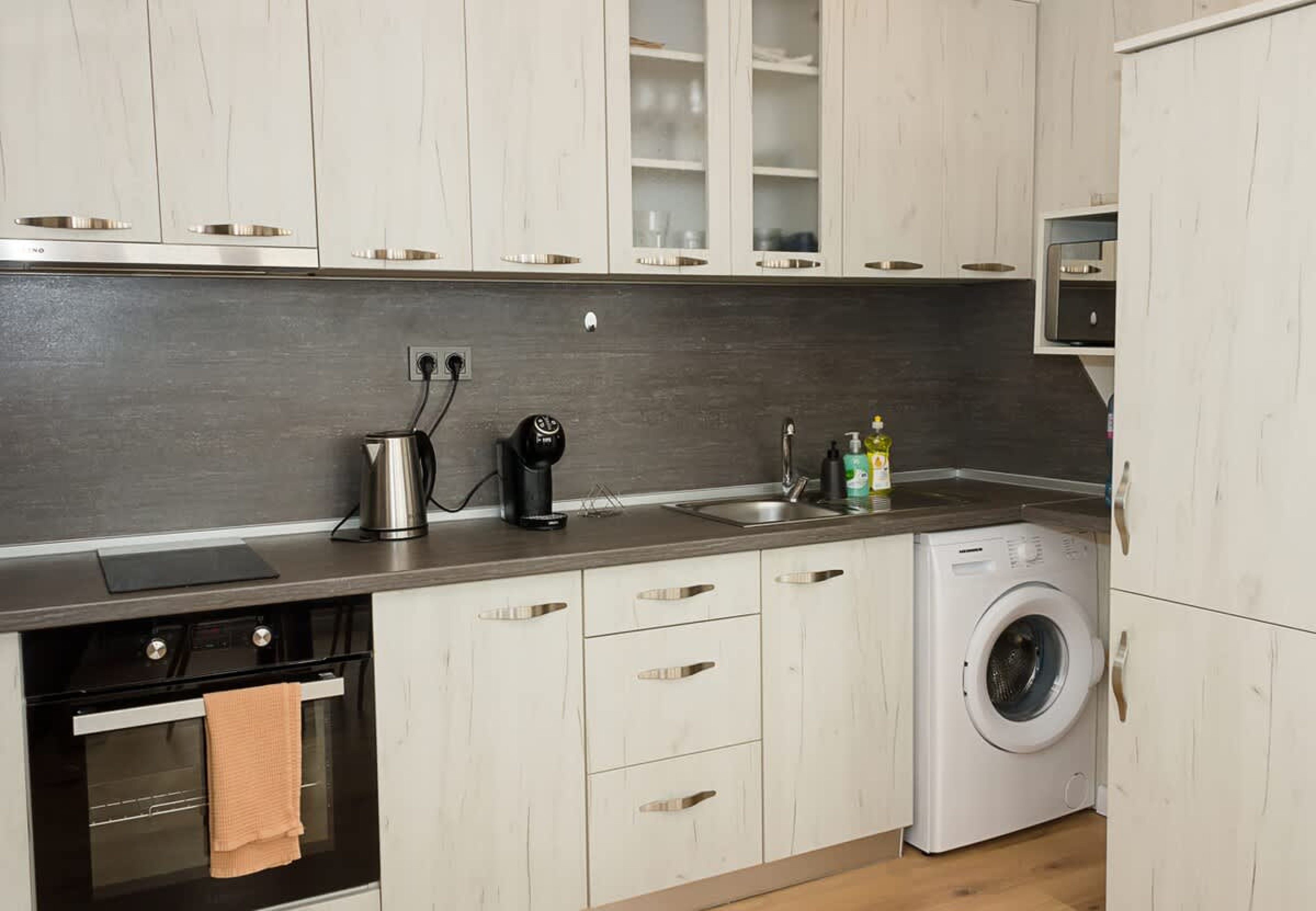 Seaview Haven: Elegant 2BD Flat in Balchik - Photo 13