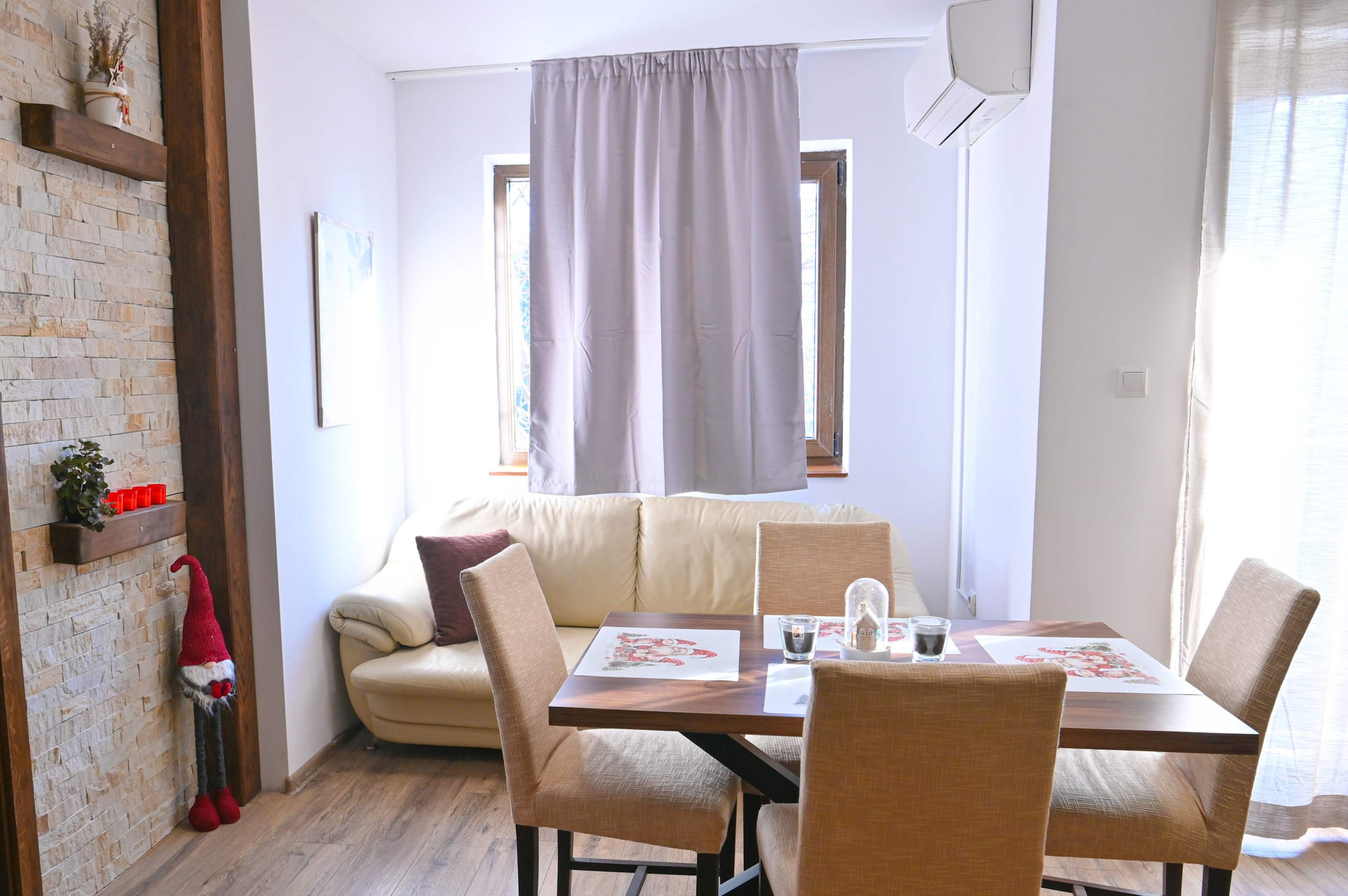 Scoutaround White Logo