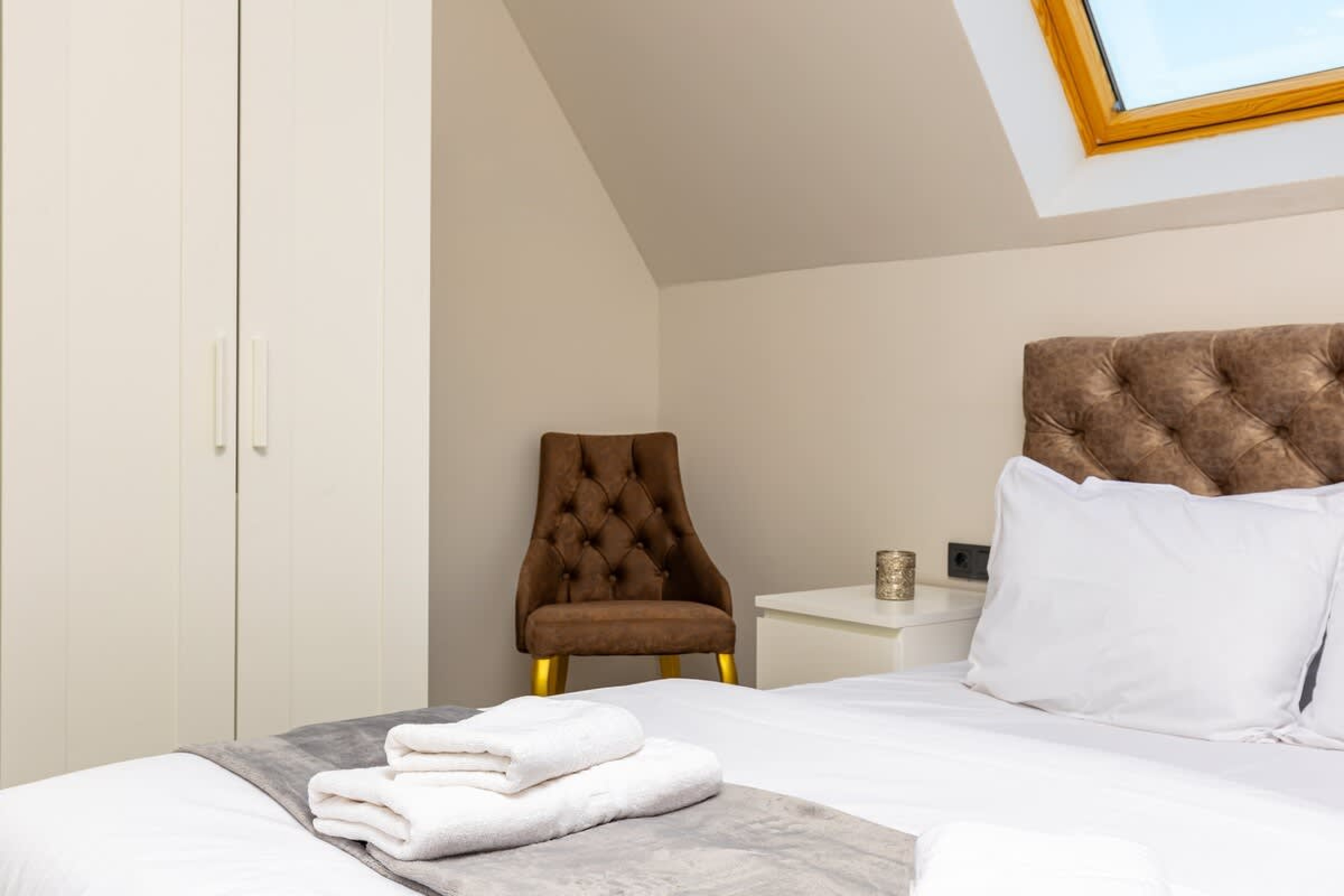 Scoutaround White Logo