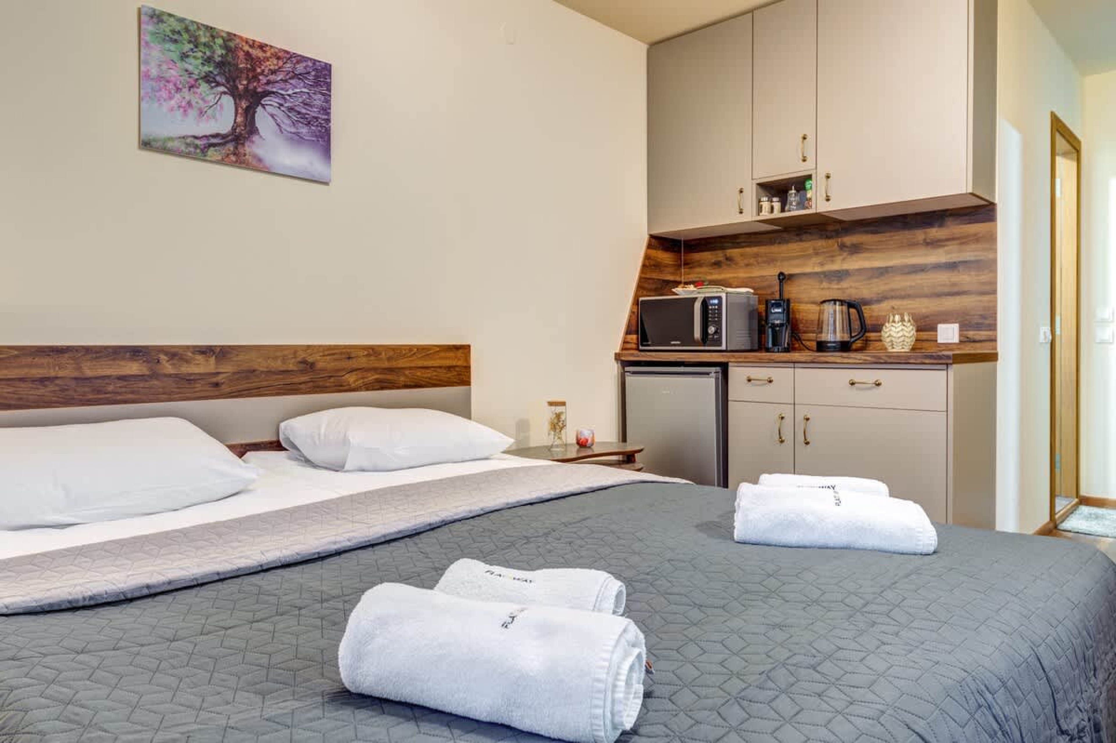 Scoutaround White Logo