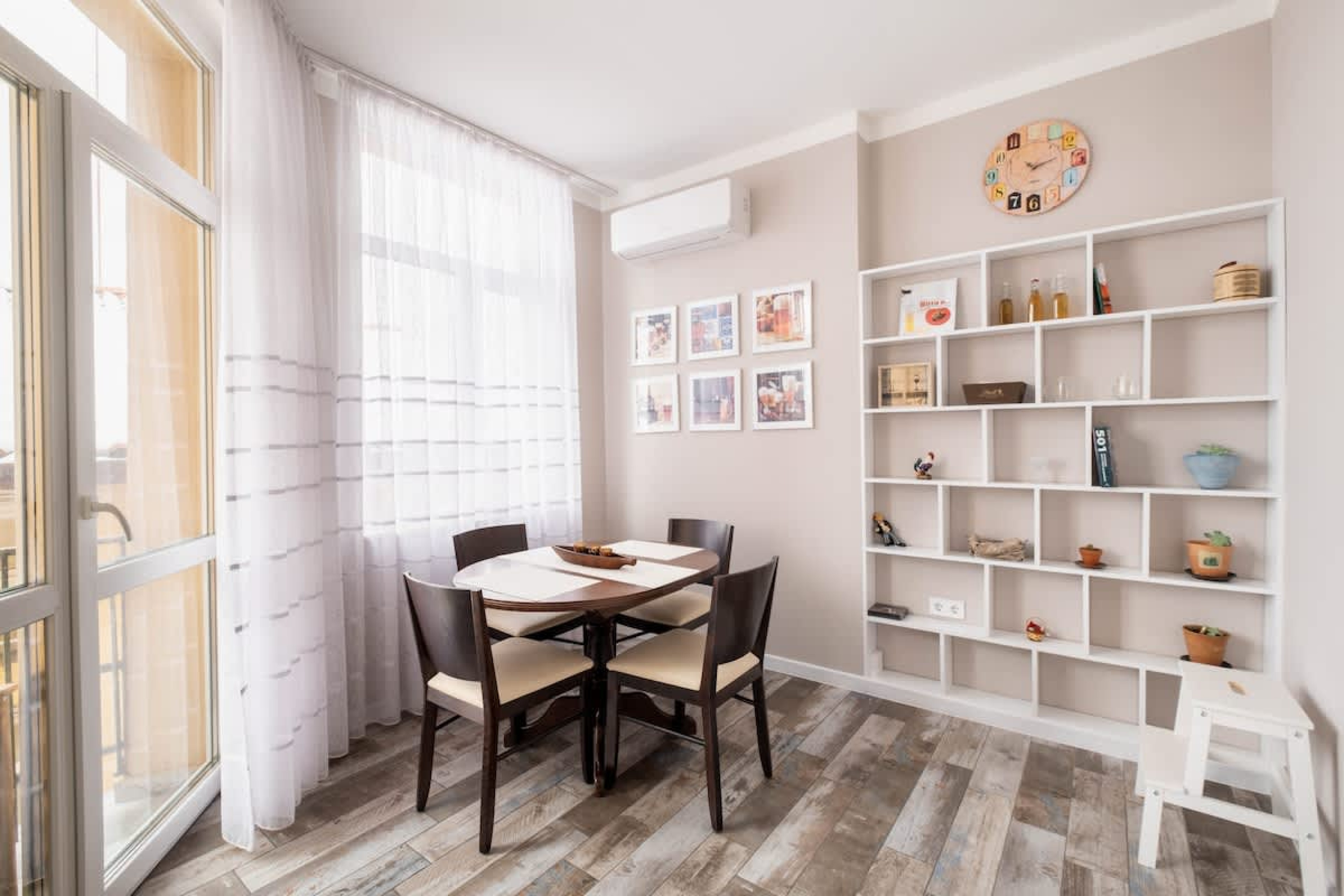 Scoutaround White Logo