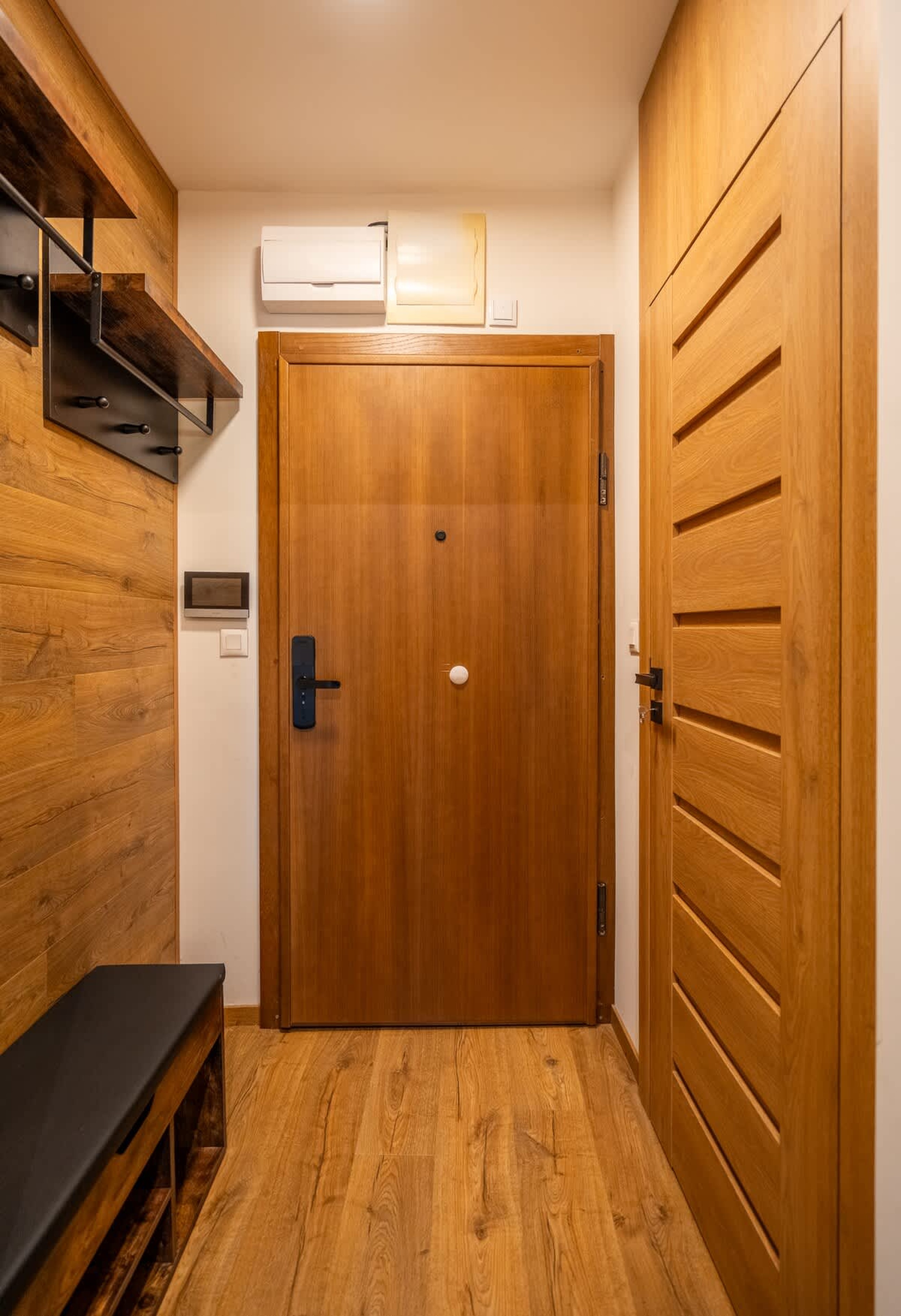 Scoutaround White Logo