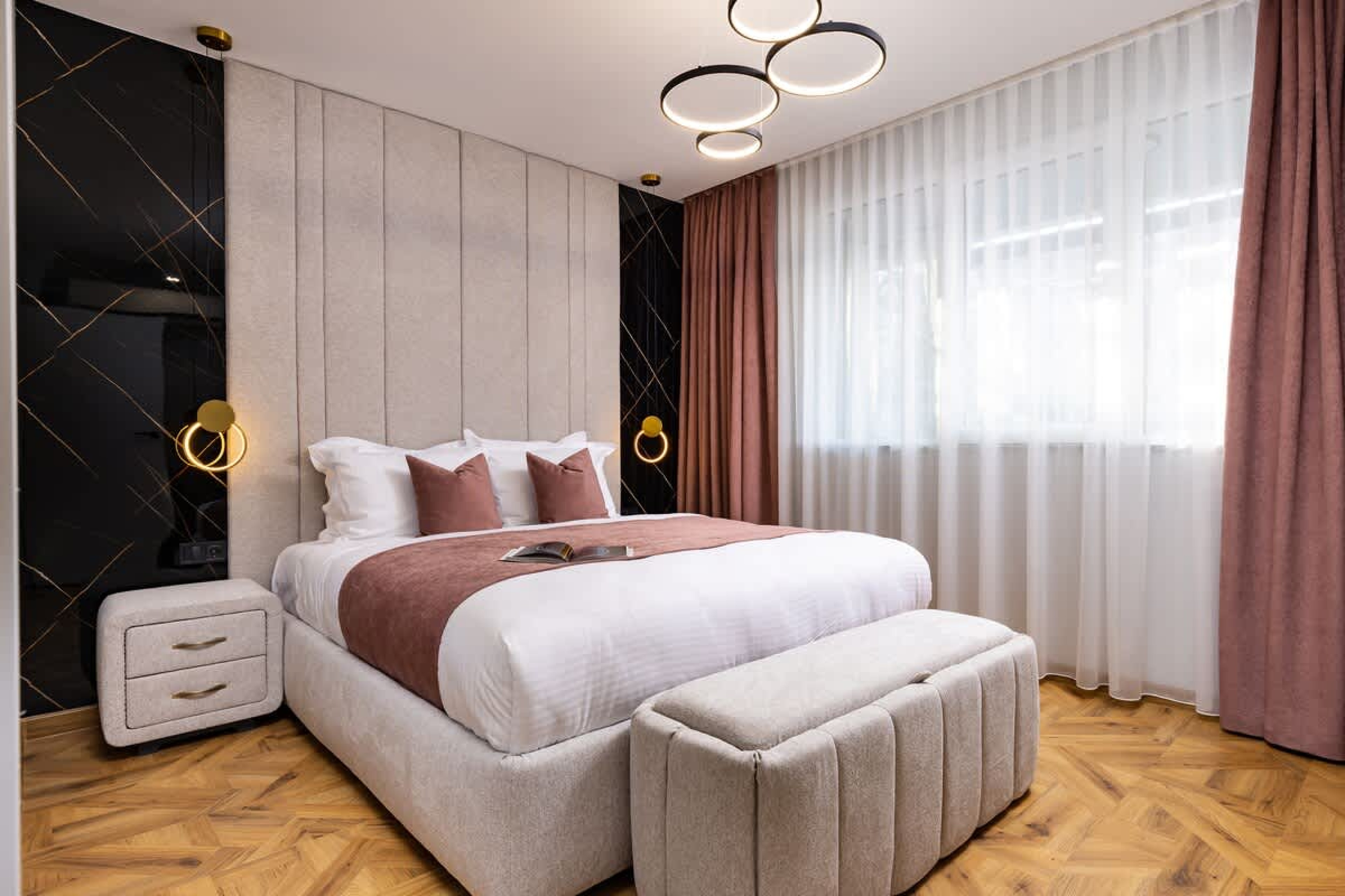 Scoutaround White Logo