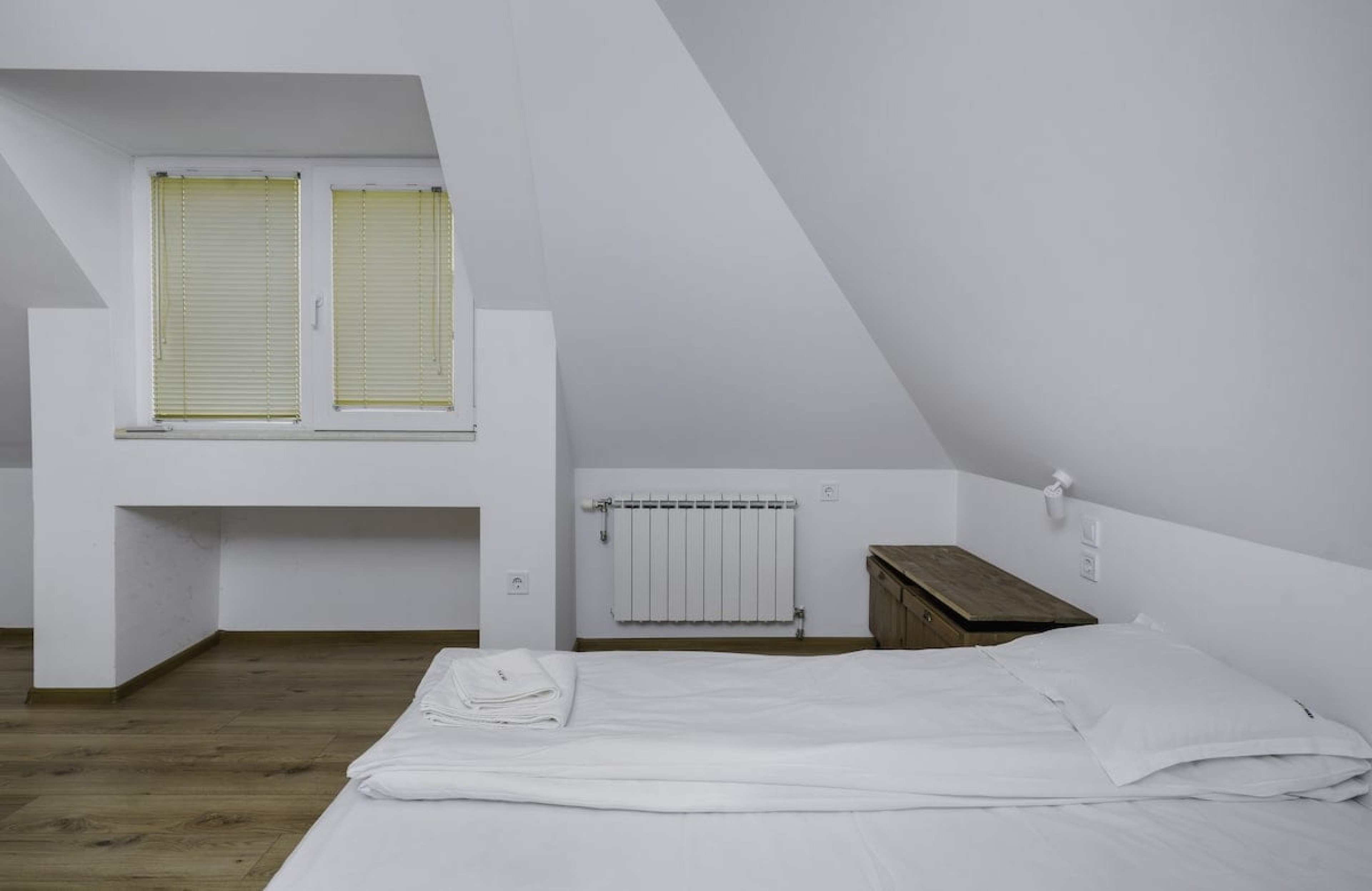 Scoutaround White Logo