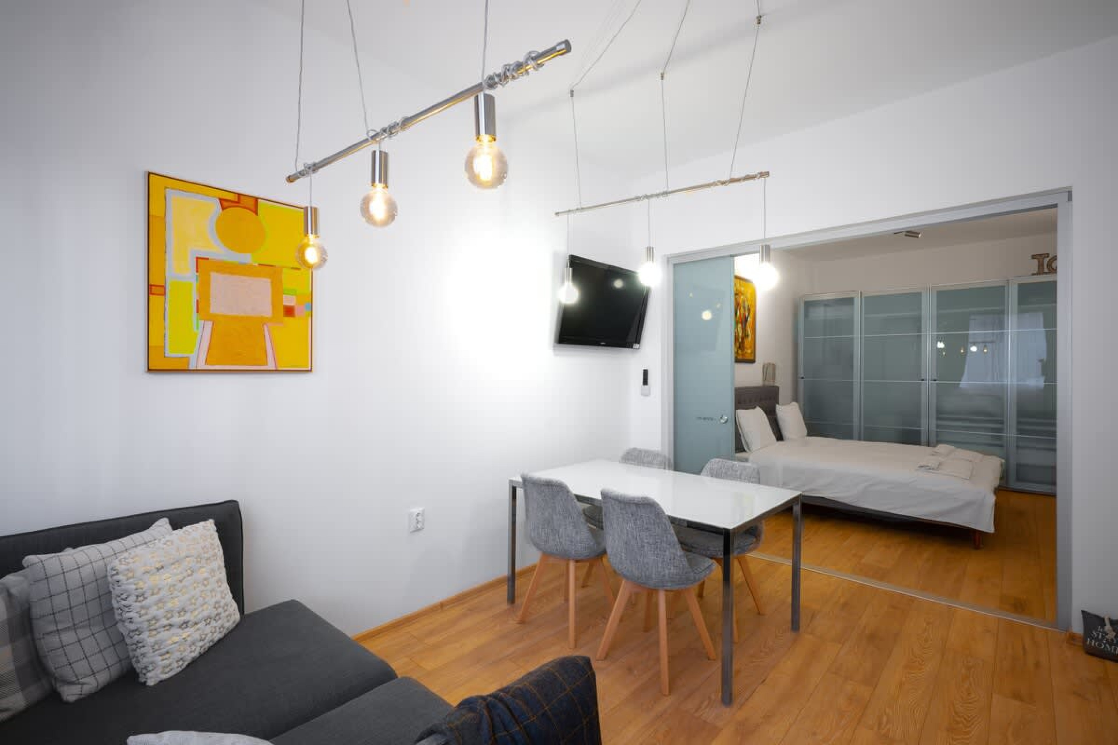 Modern 2BD Flat with Prime Location and Workspace - Photo 7