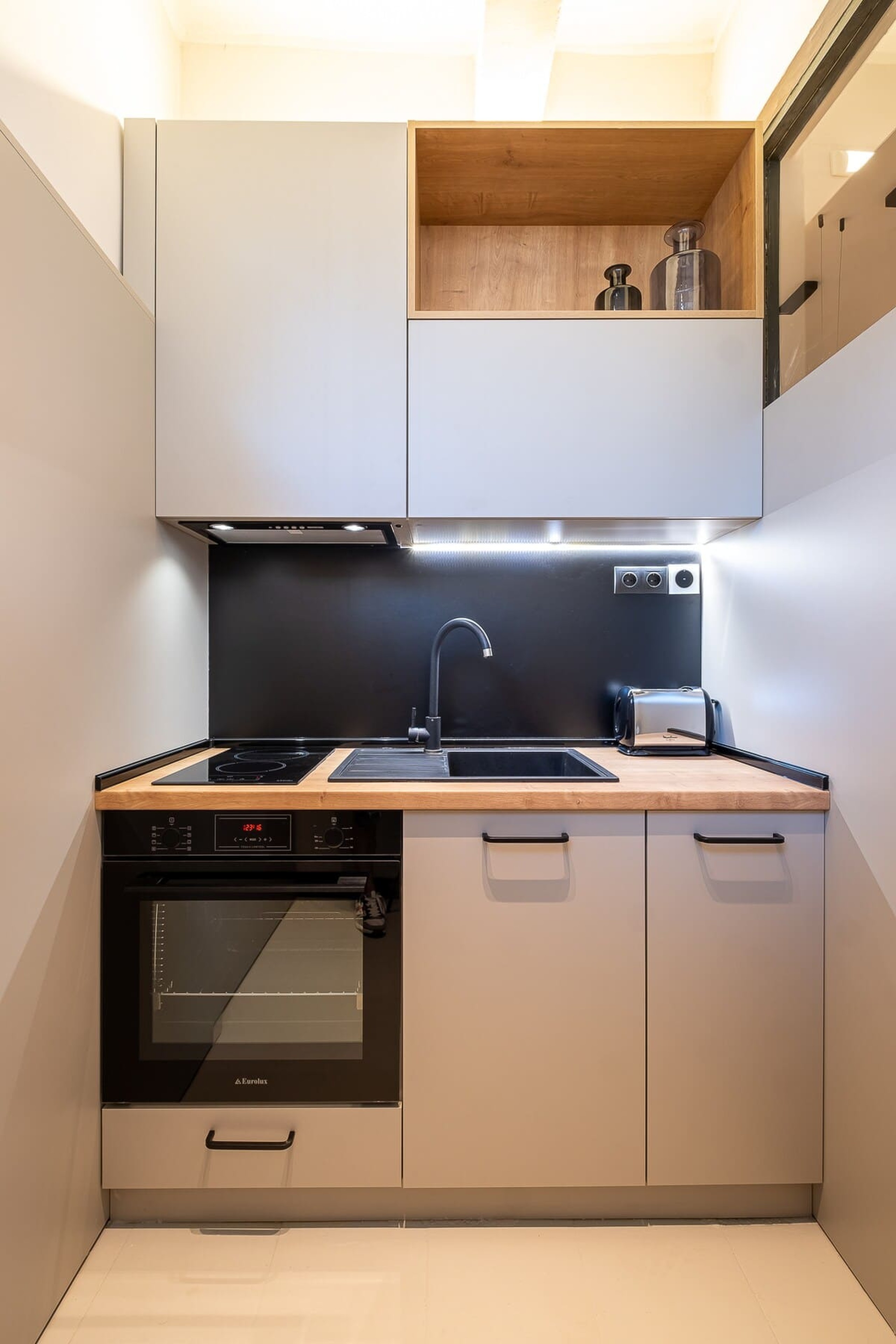 Scoutaround White Logo