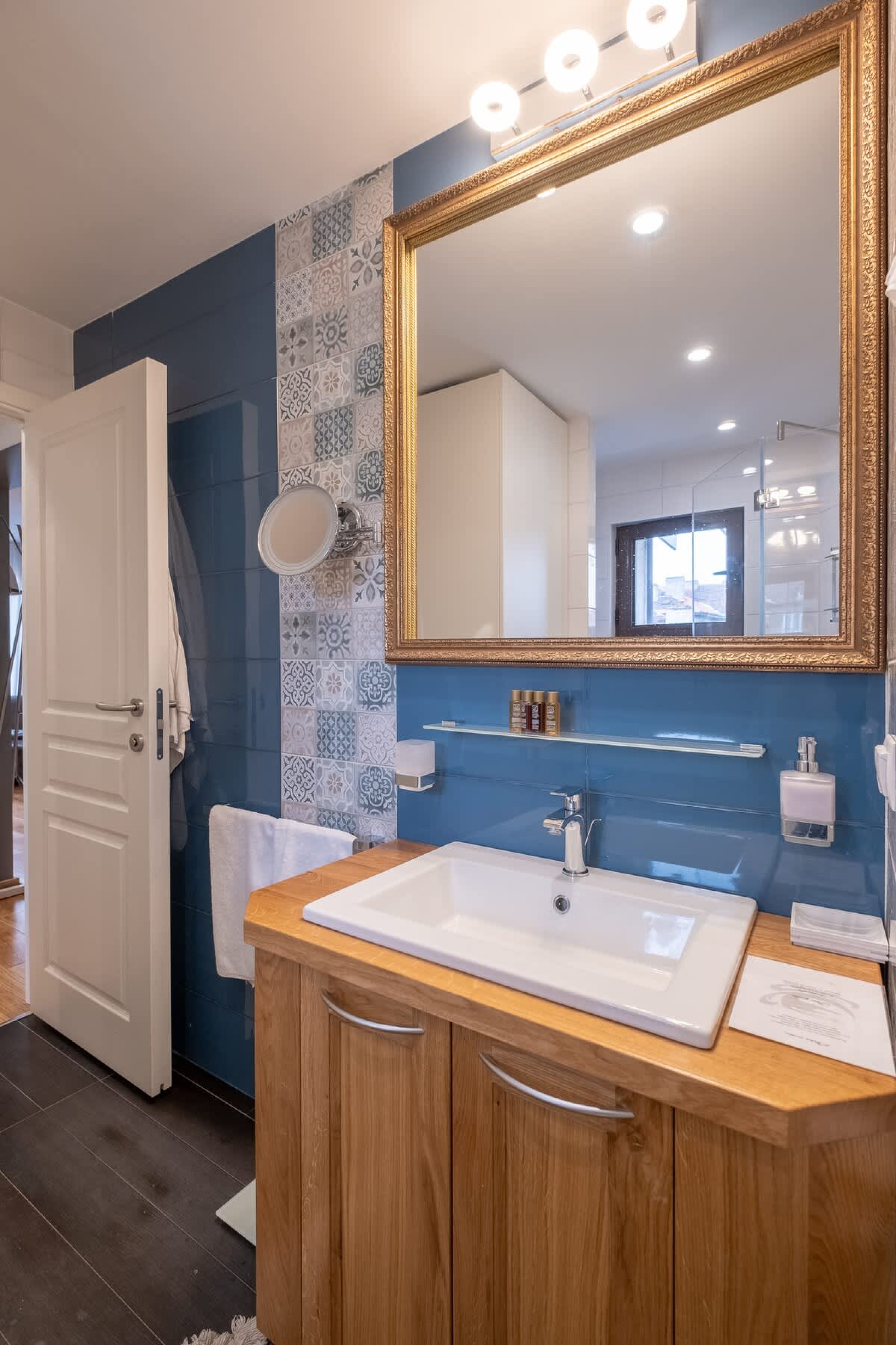 Scoutaround White Logo