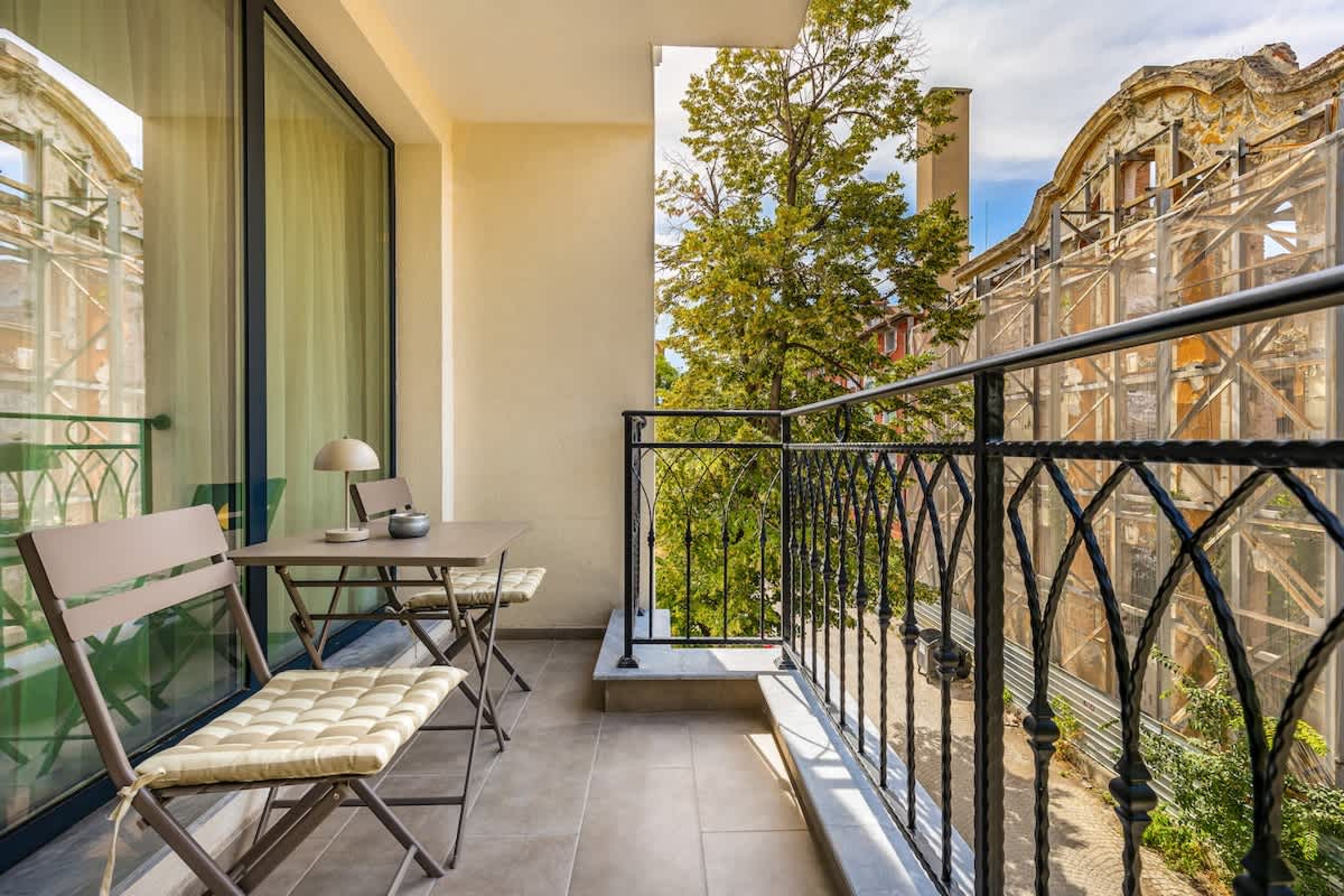 Scoutaround White Logo