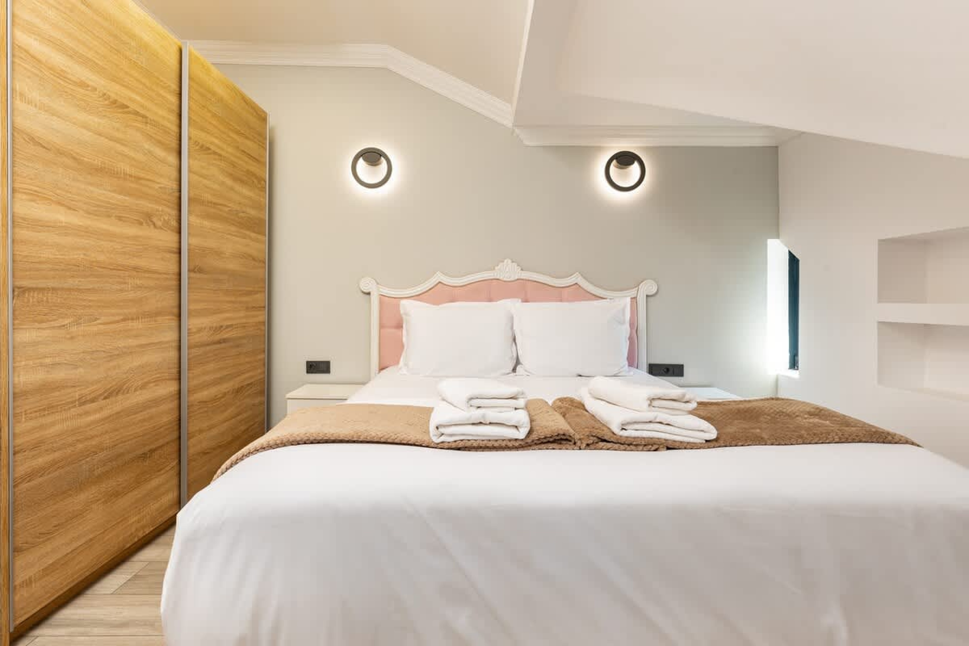 Scoutaround White Logo