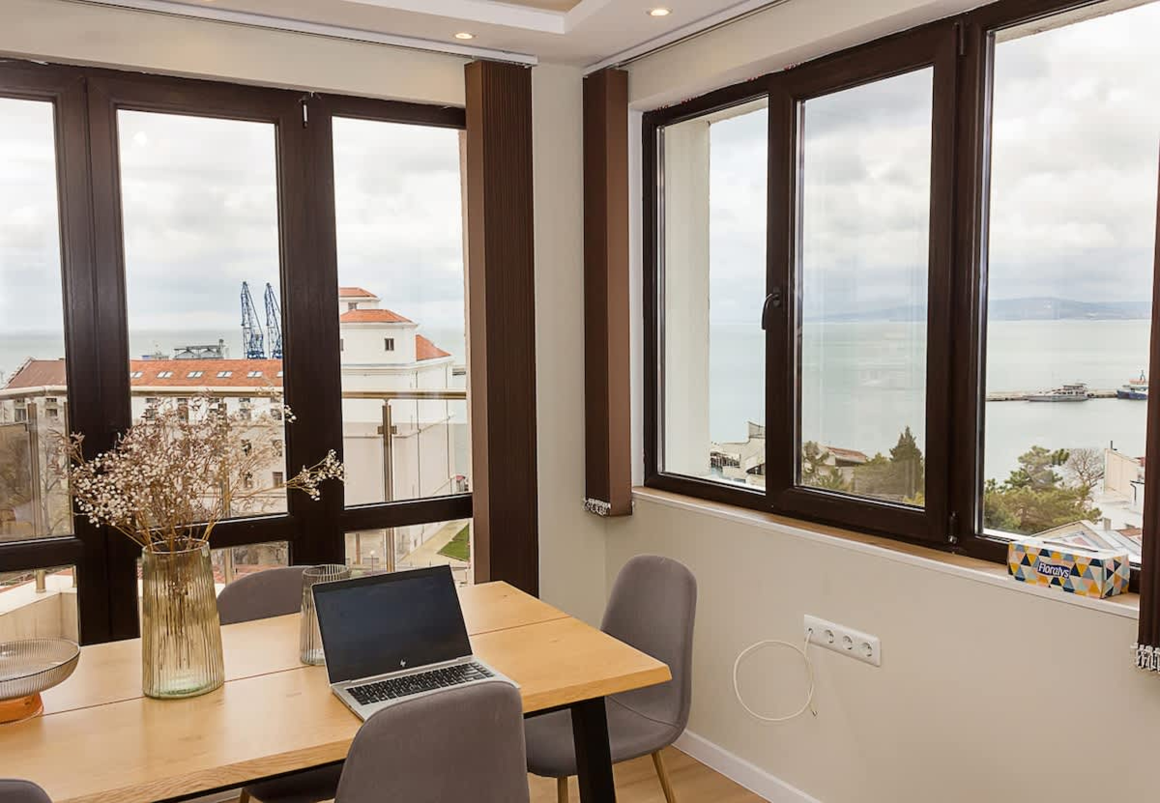 Seaview Haven: Elegant 2BD Flat in Balchik - Photo 12