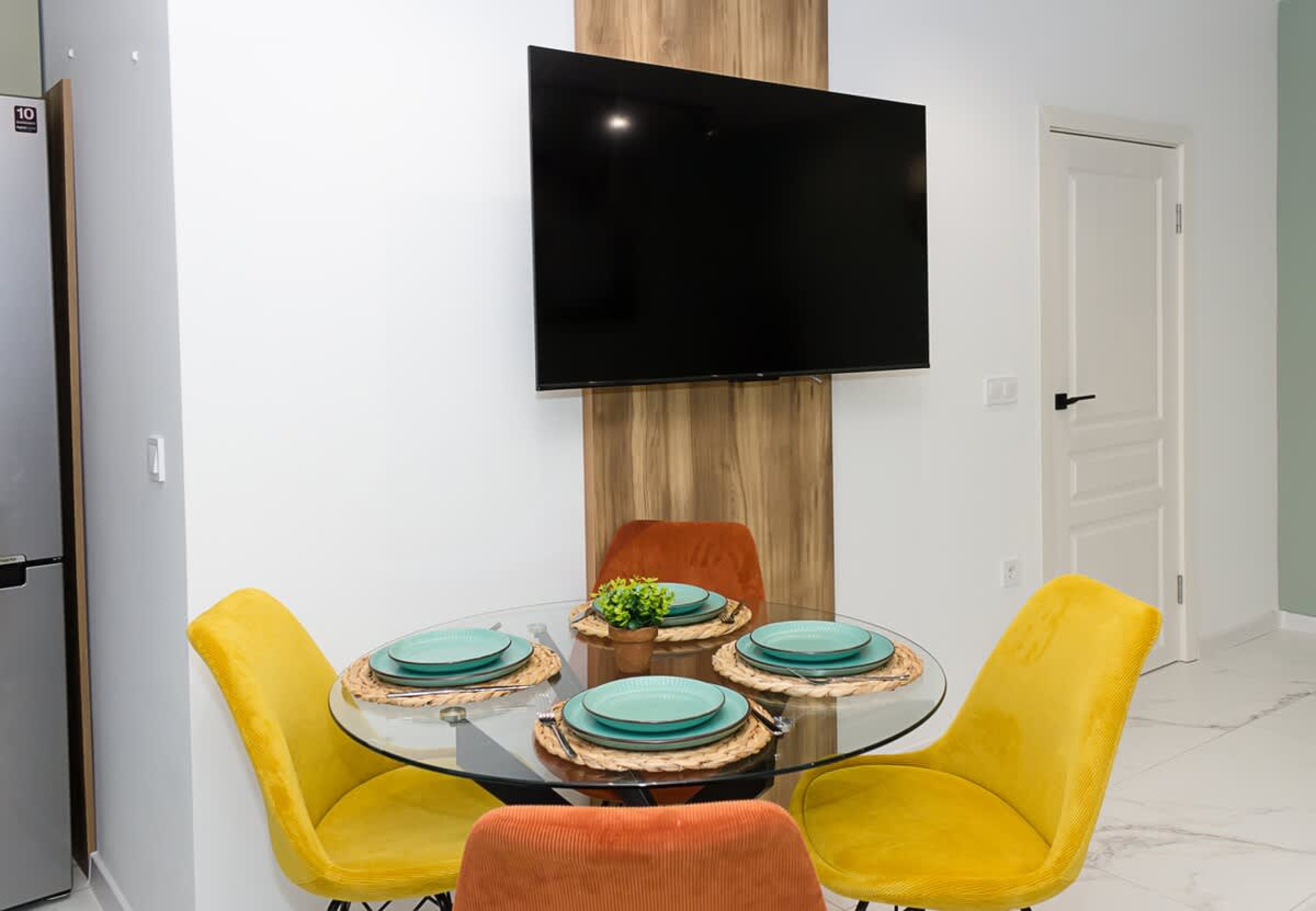 Scoutaround White Logo