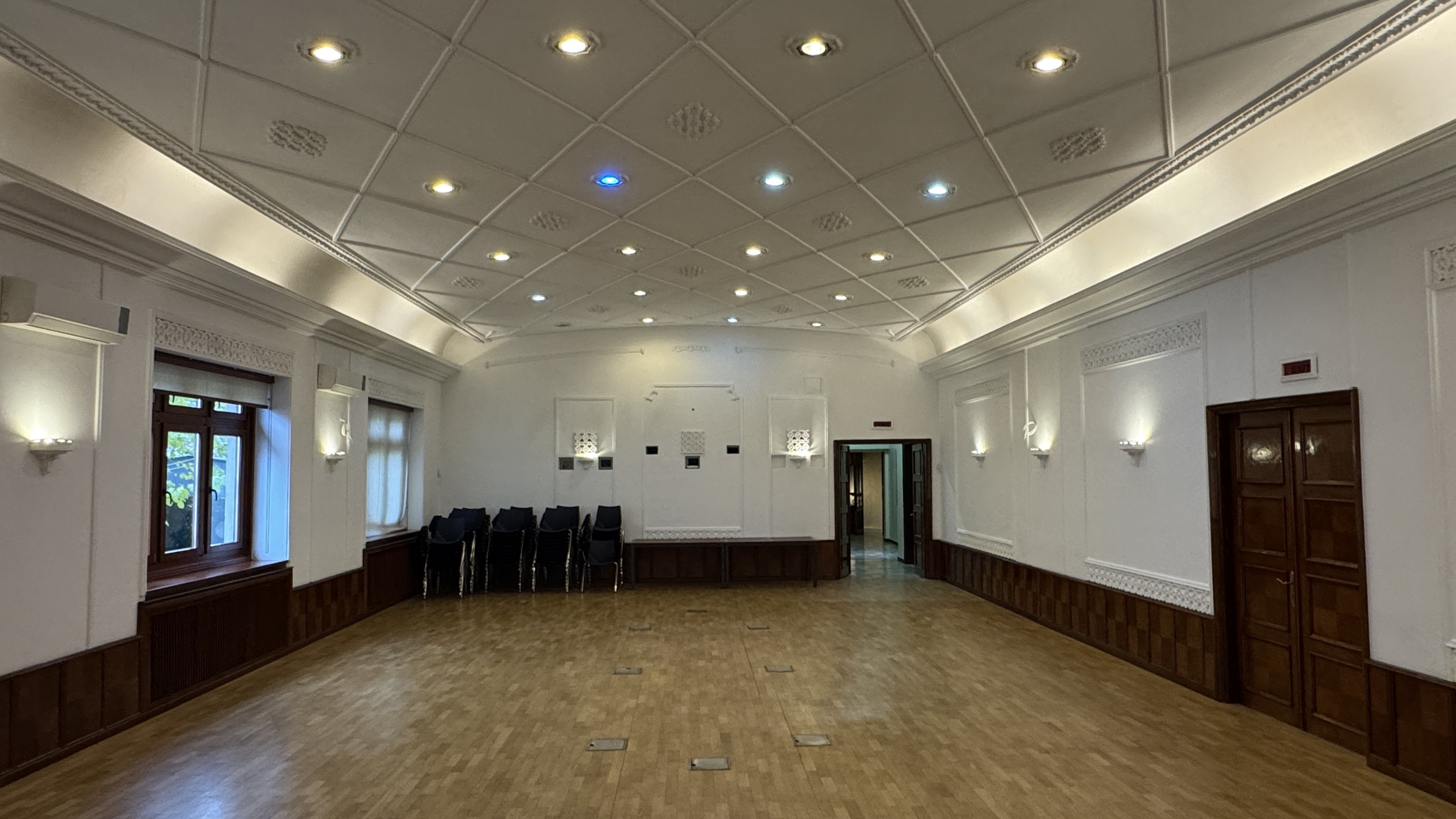 Scoutaround White Logo