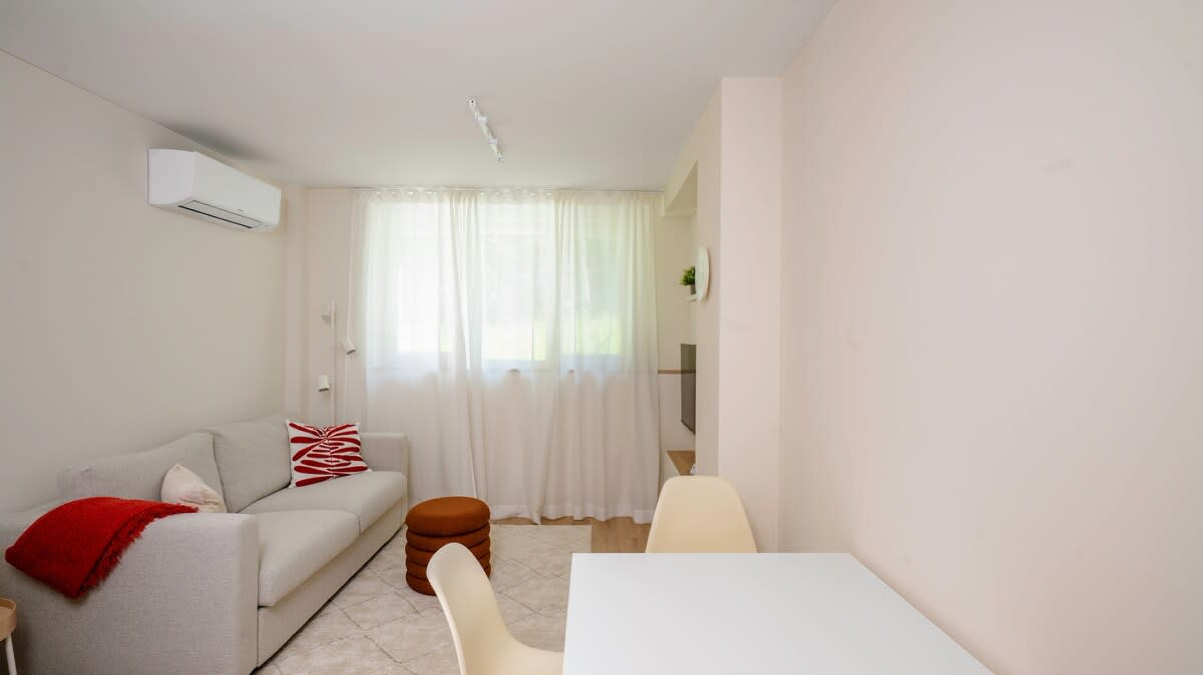 Scoutaround White Logo