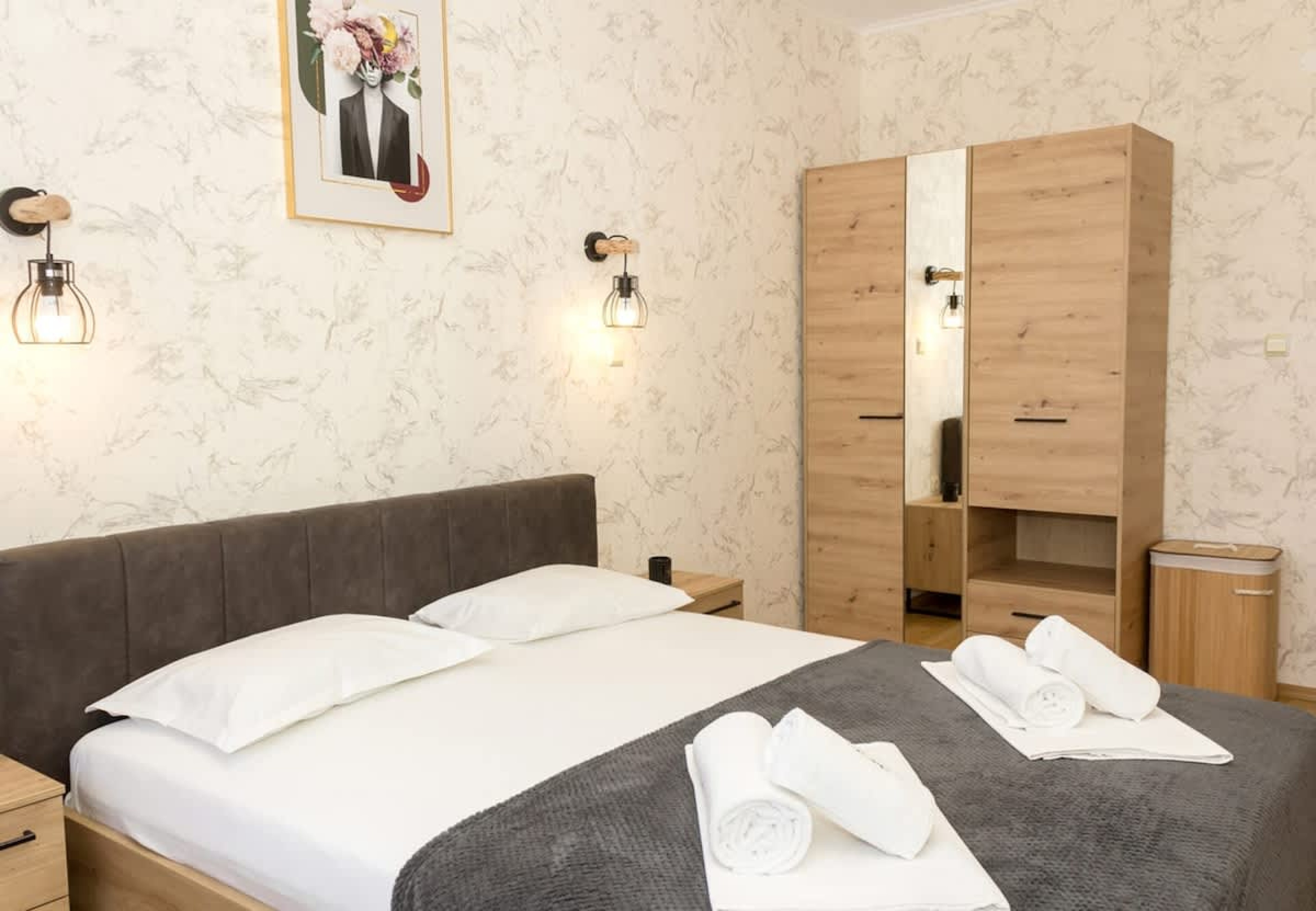 Scoutaround White Logo