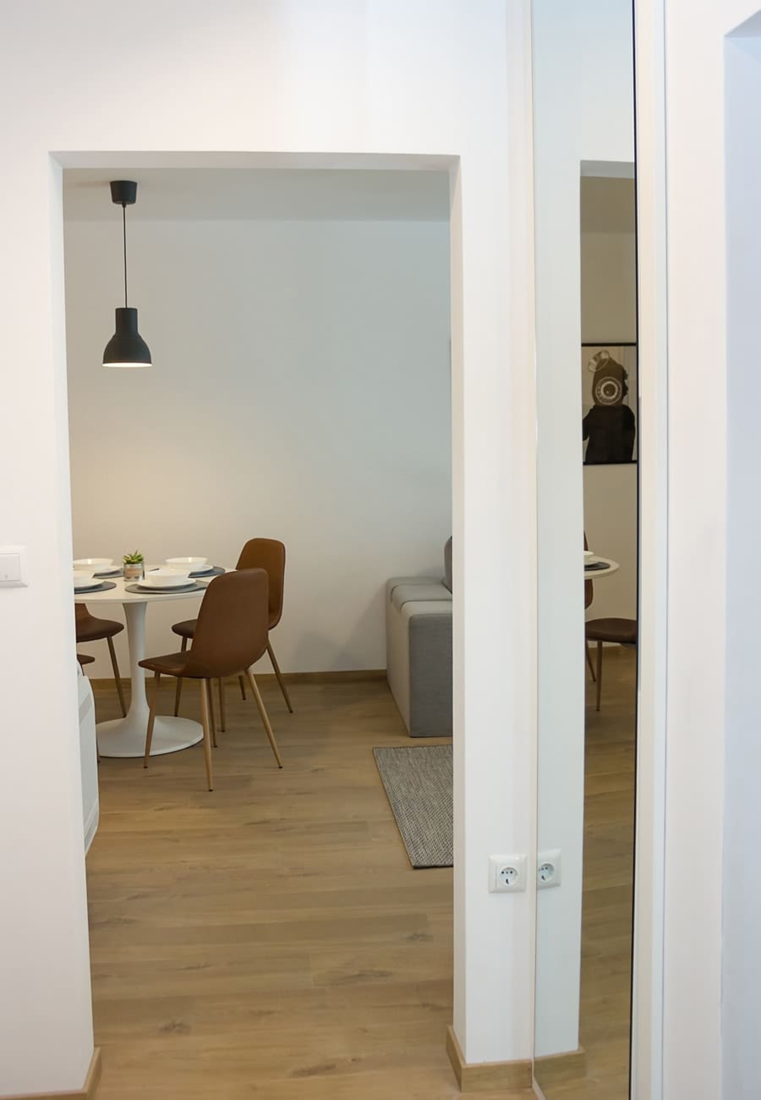 Scoutaround White Logo