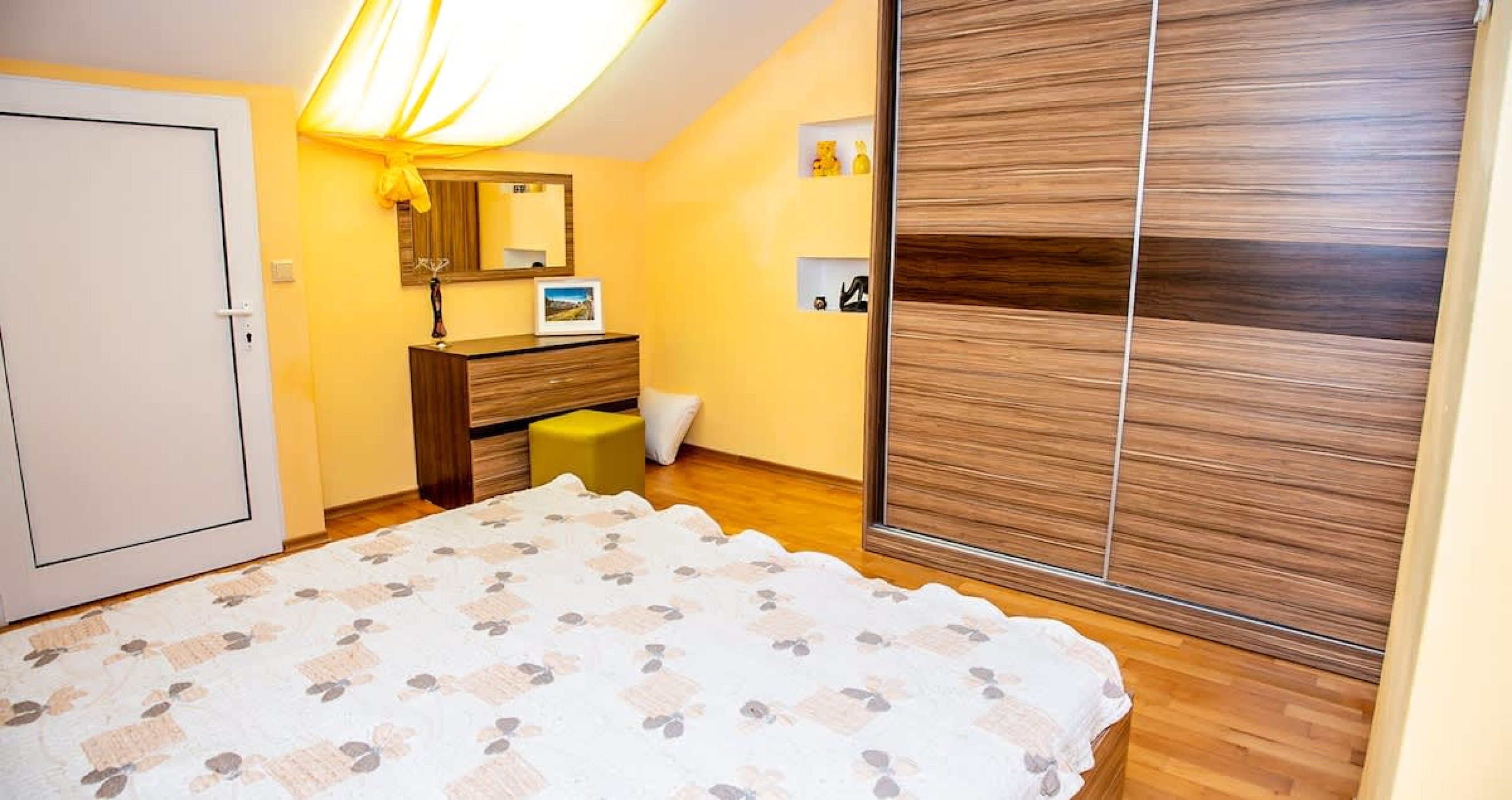 Spacious &amp; Sunny Maisonette w/ Terrace near Centre - Photo 29