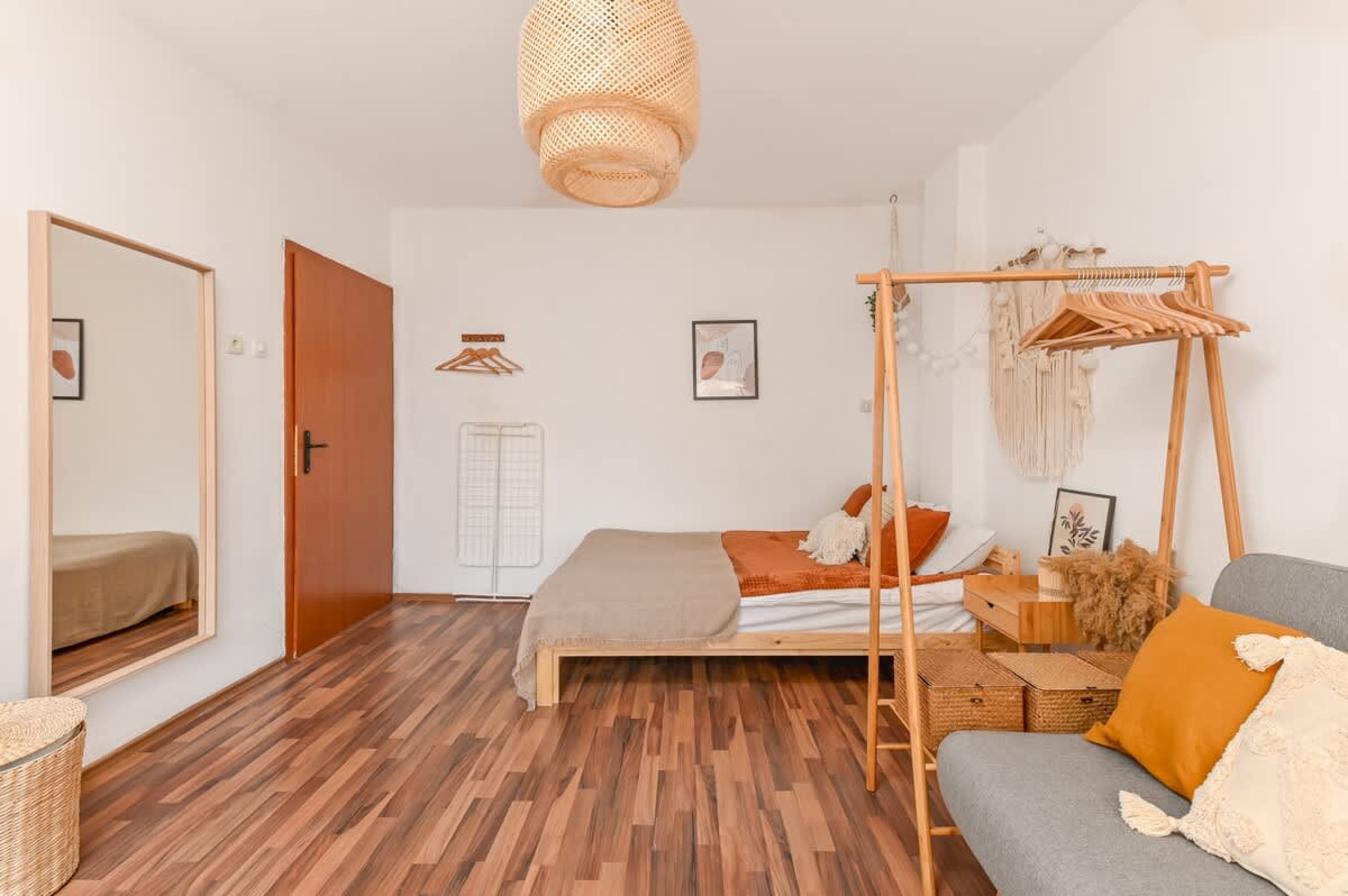 Scoutaround White Logo