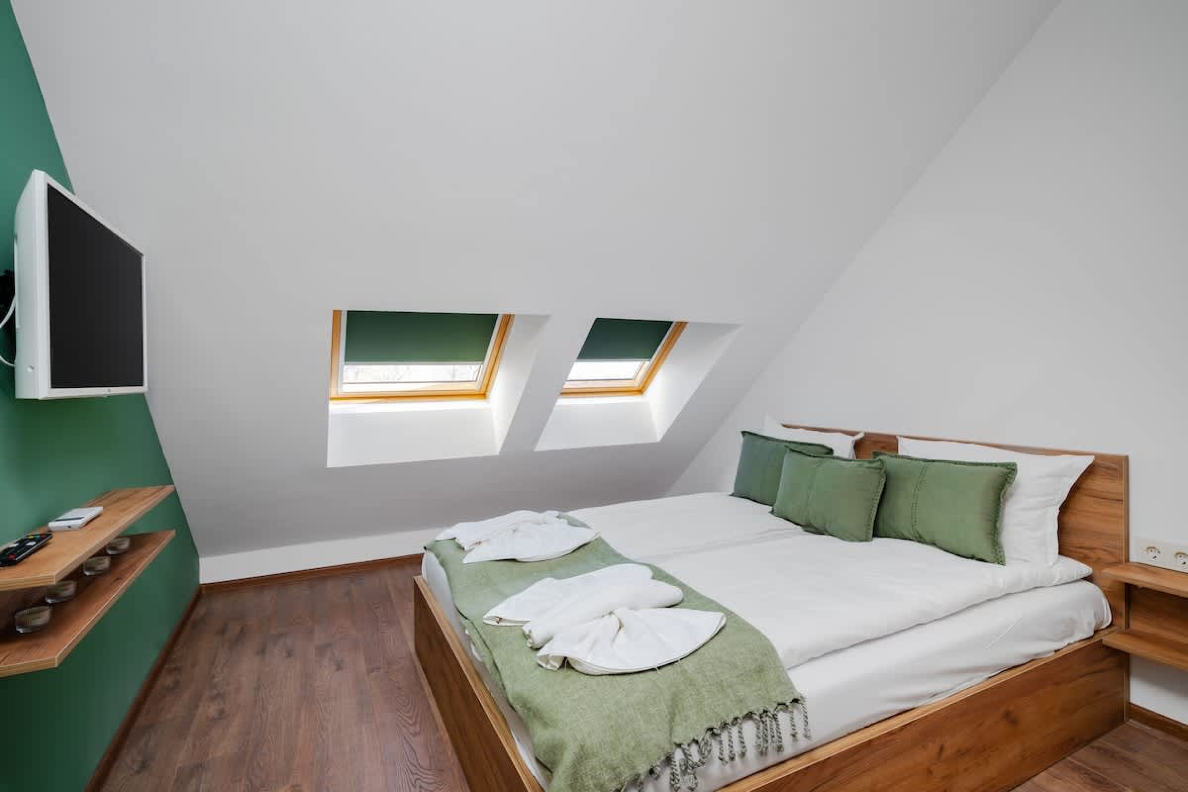 Scoutaround White Logo