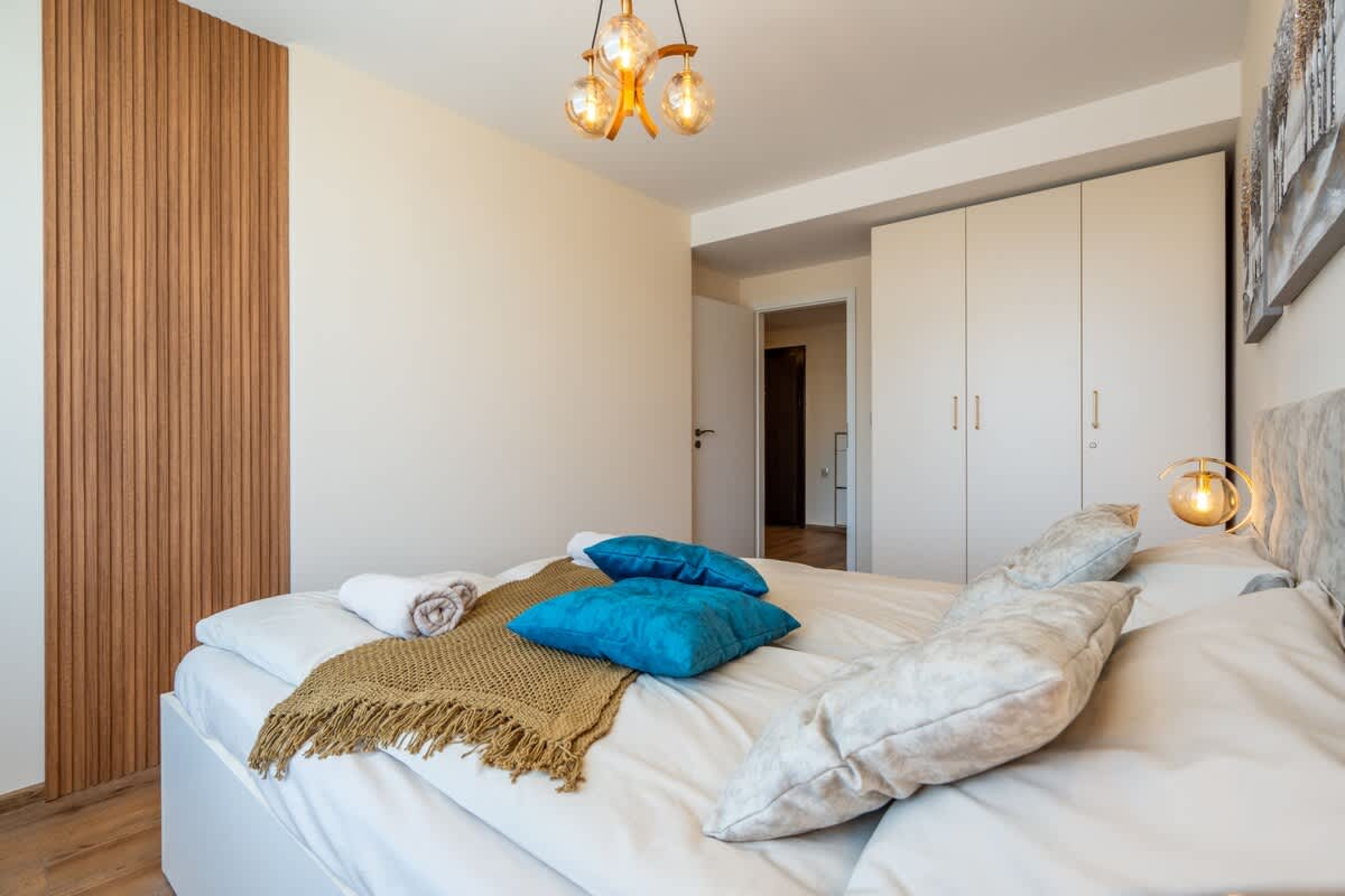 Scoutaround White Logo