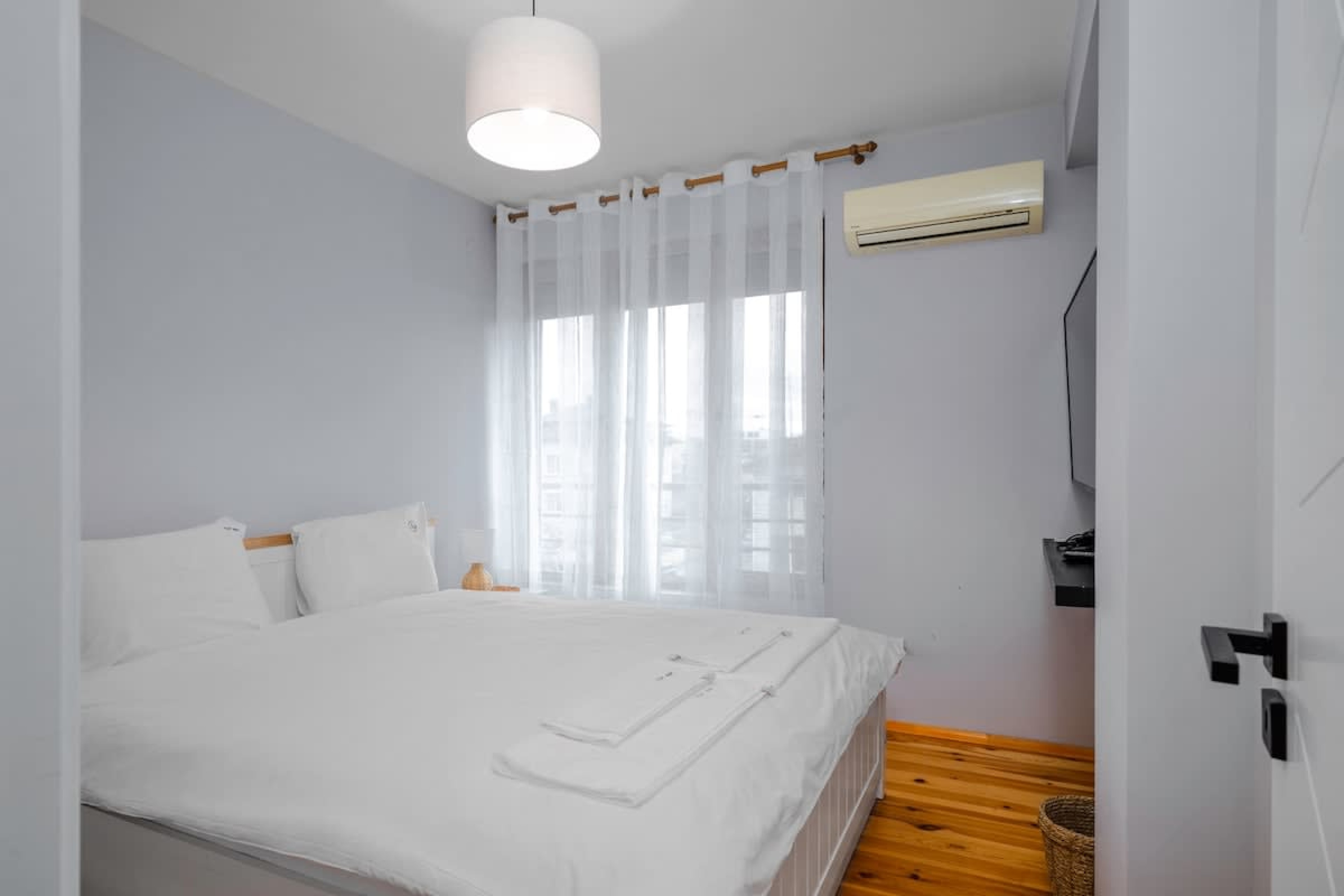 Scoutaround White Logo