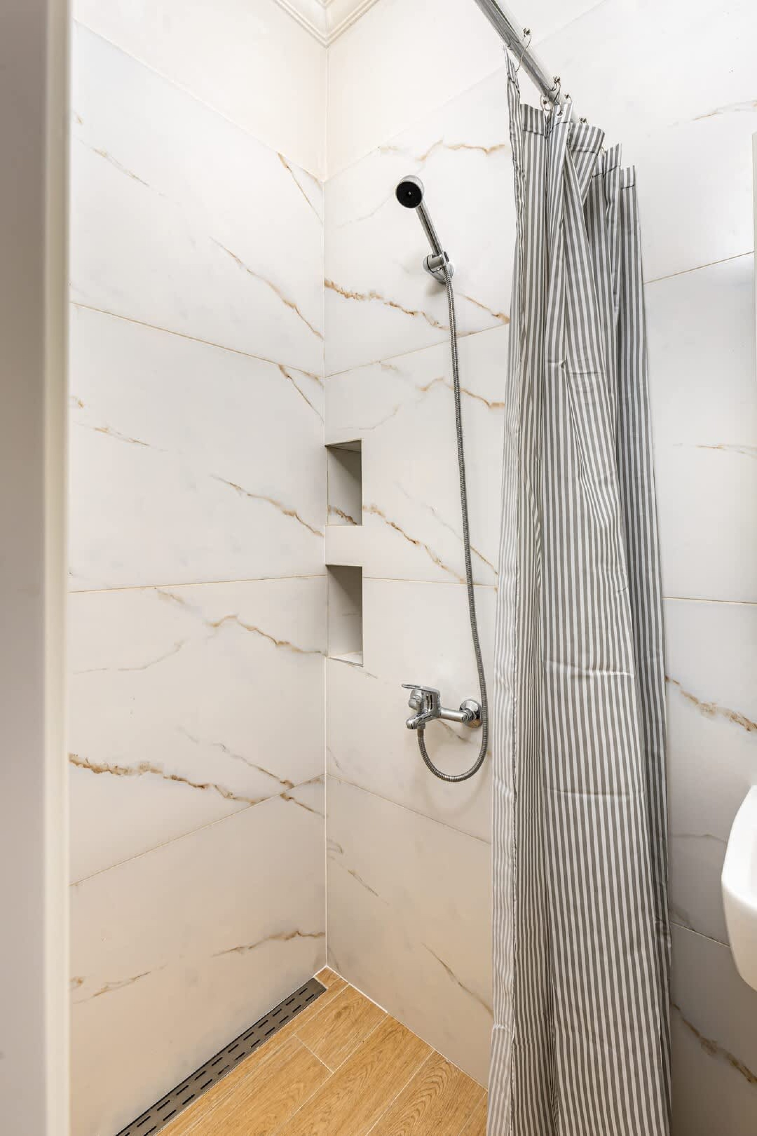 Scoutaround White Logo