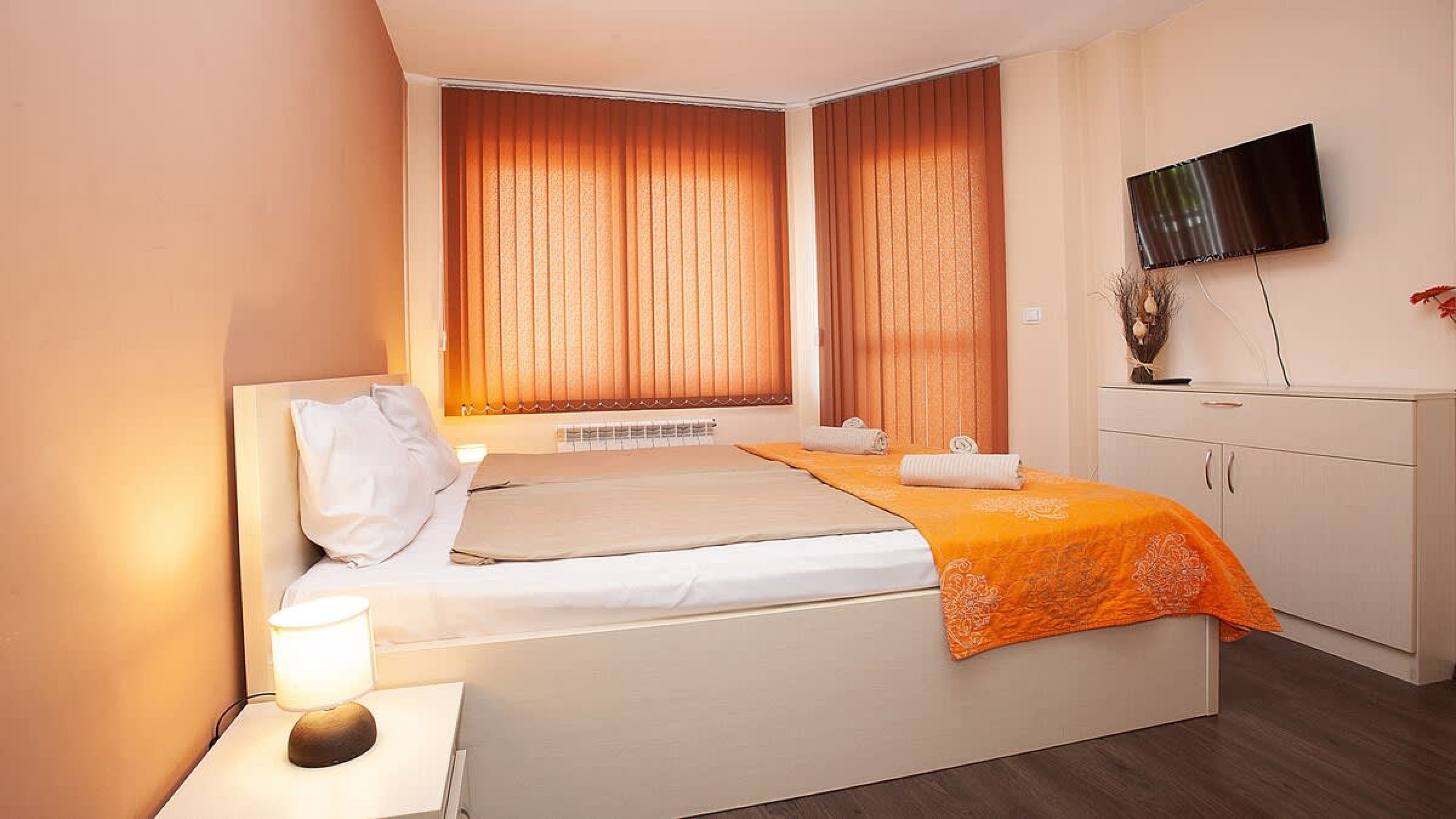 Scoutaround White Logo