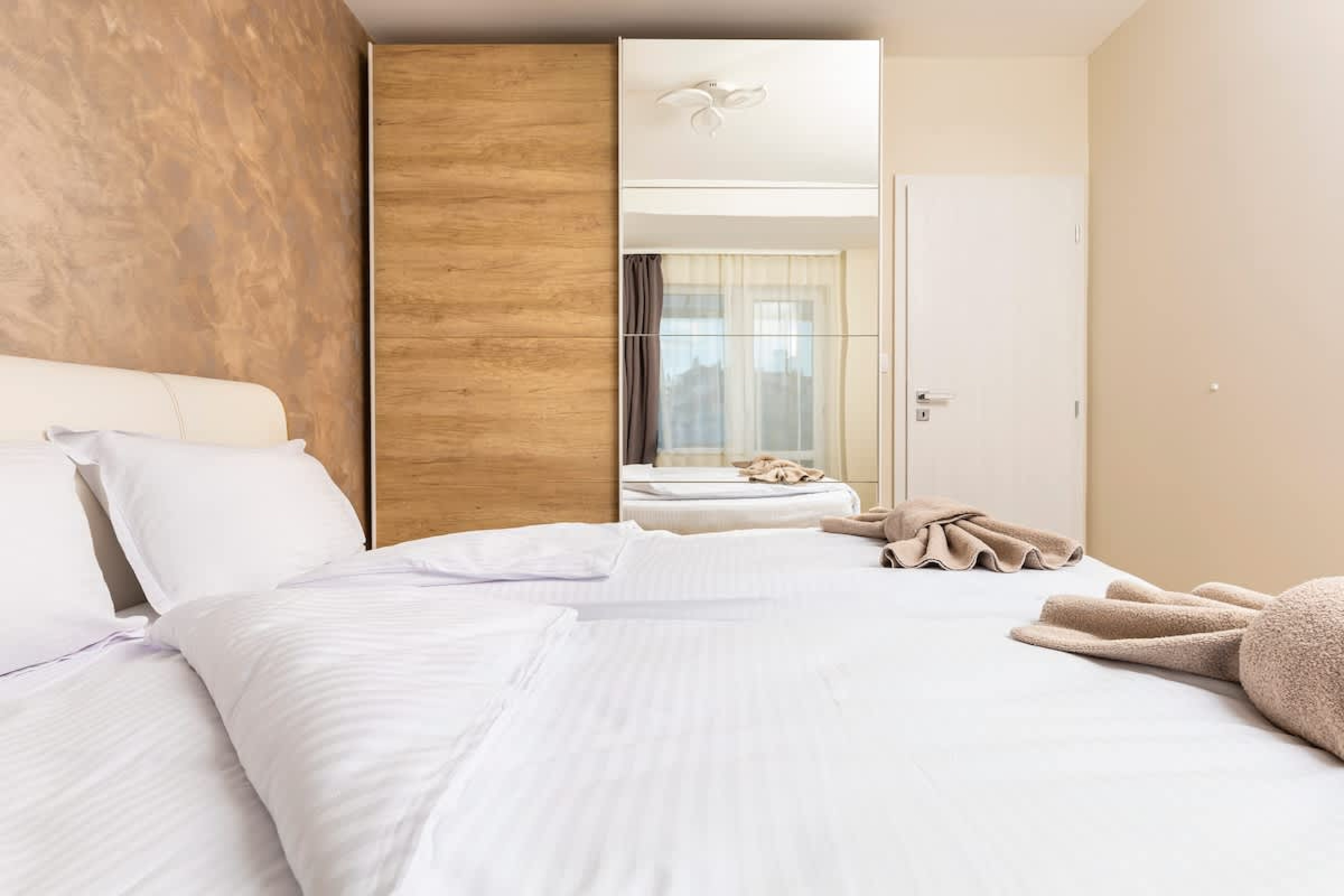 Scoutaround White Logo