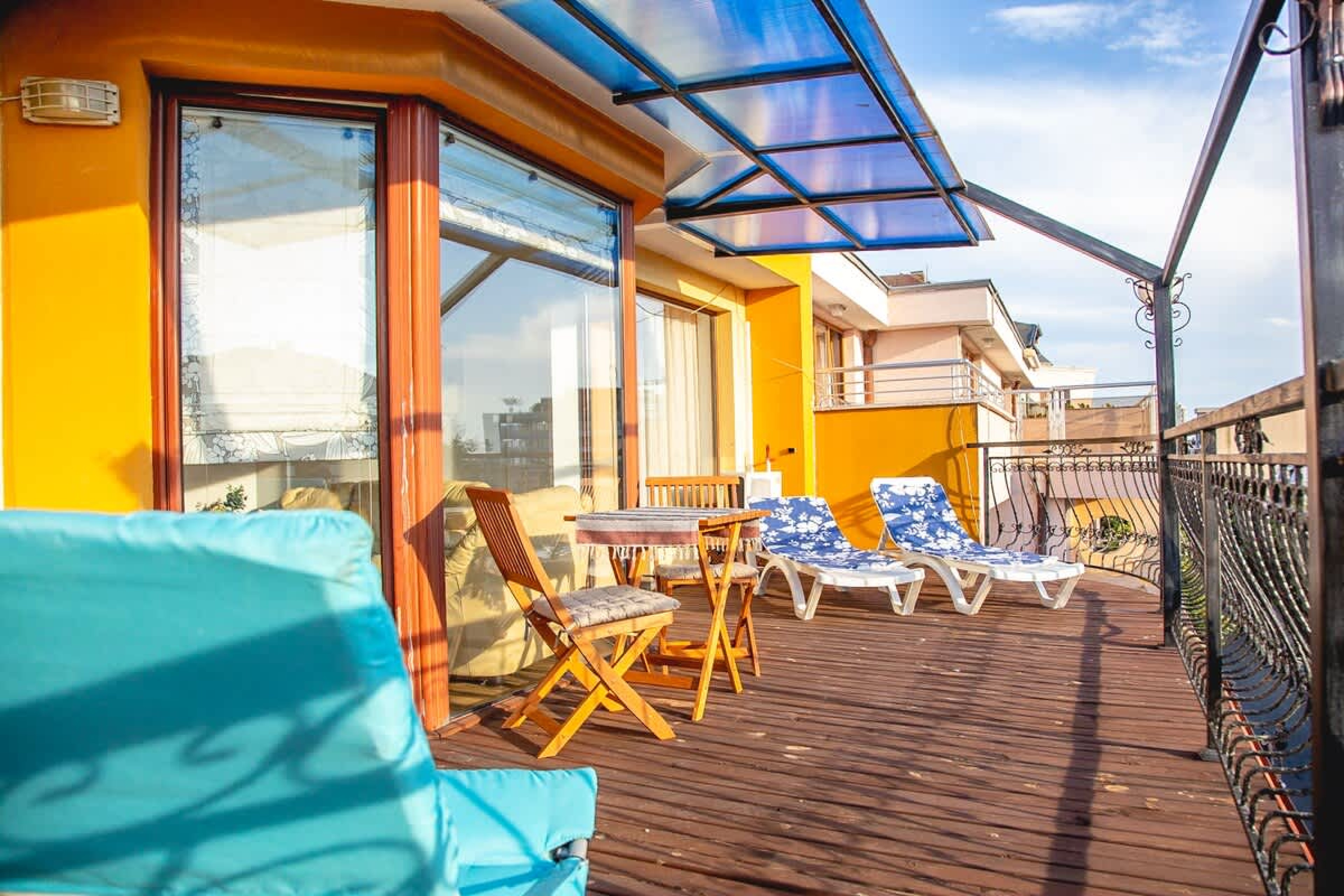 Scoutaround White Logo