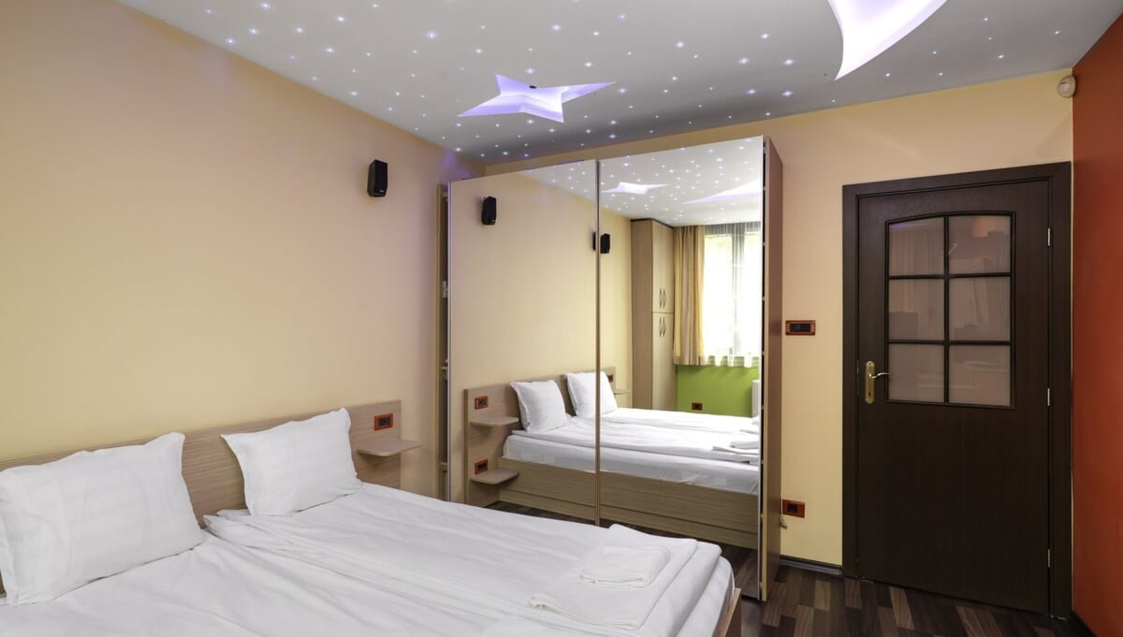 Scoutaround White Logo