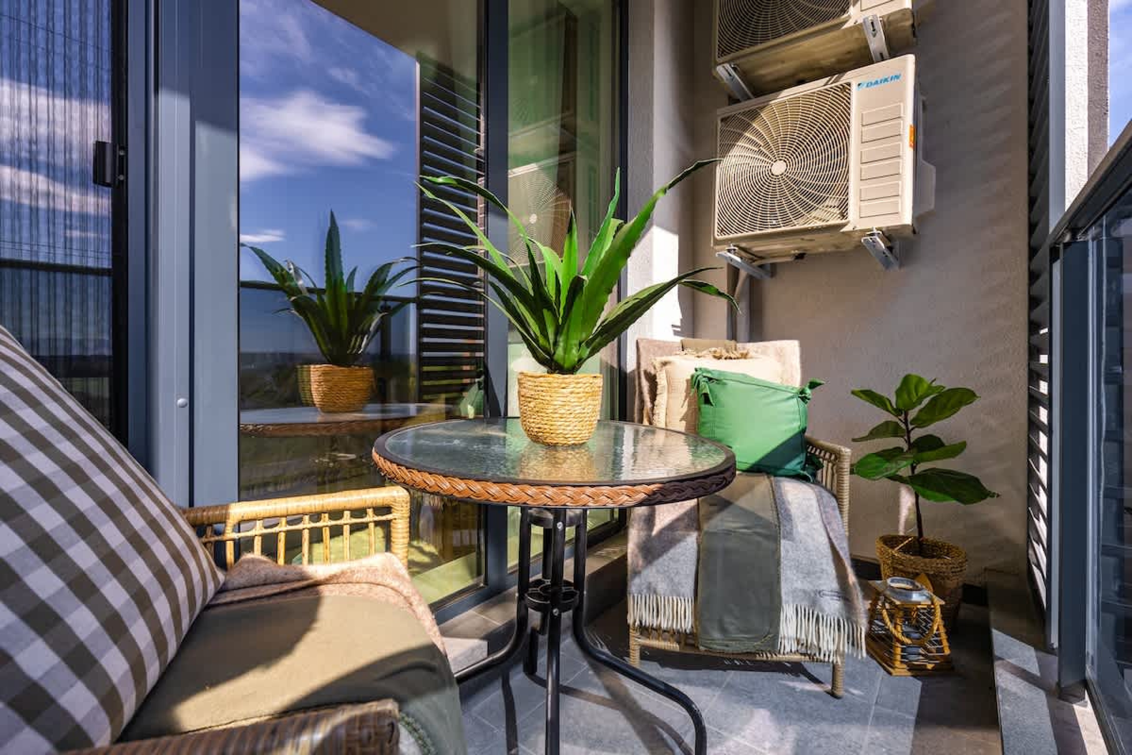 Scoutaround White Logo