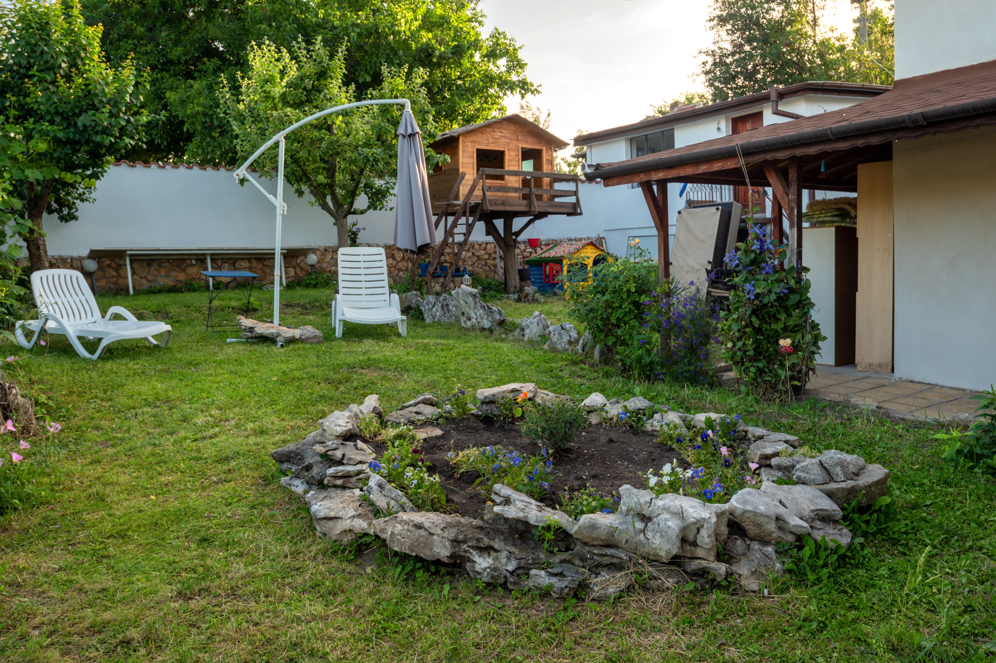 Scoutaround White Logo