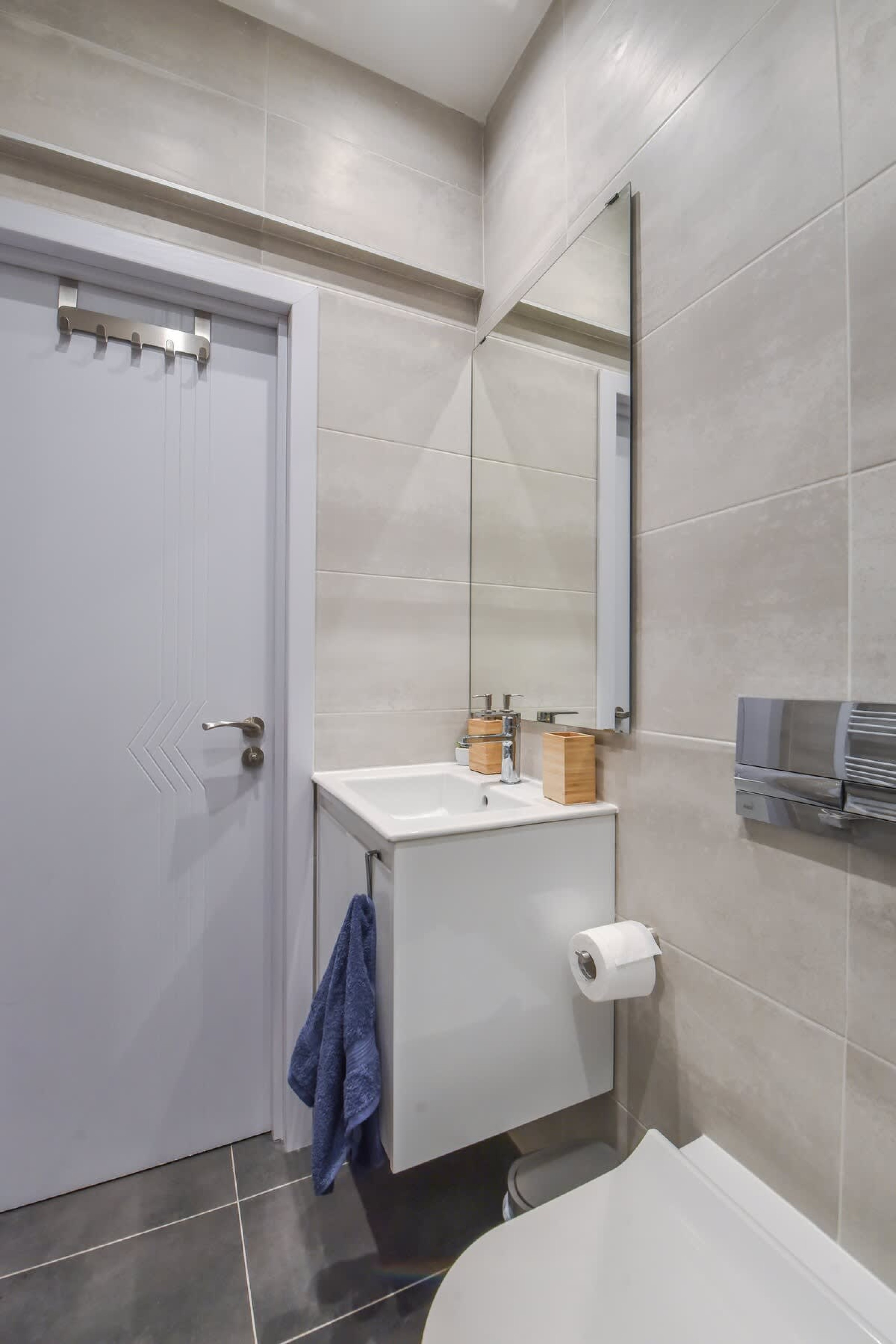 Smart &amp; Modern 2-BDR Flat - TOP Location in Sofia - Photo 20